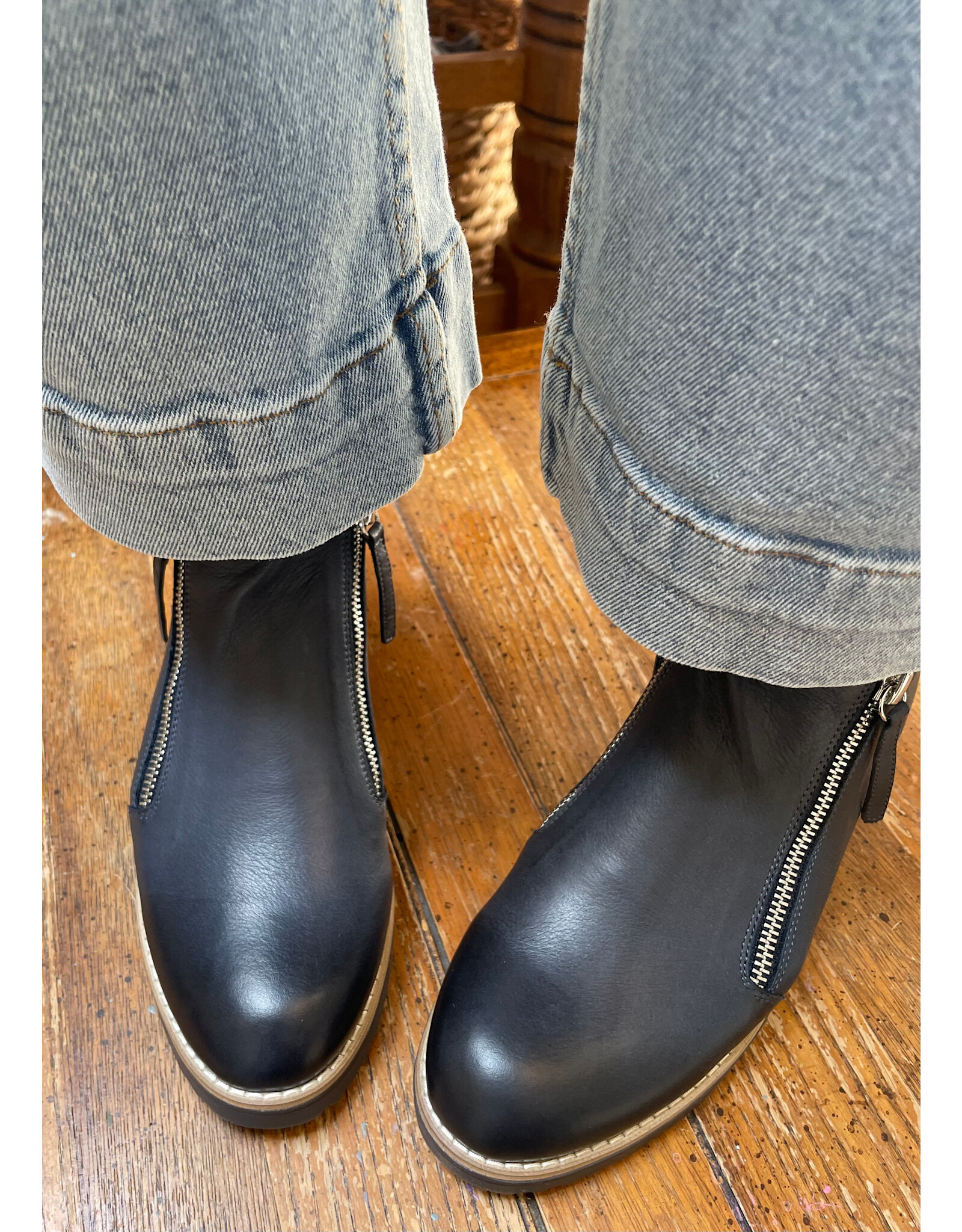 Django and Juliette Django & Juliette - Ohmy (Navy / Navy Sole)