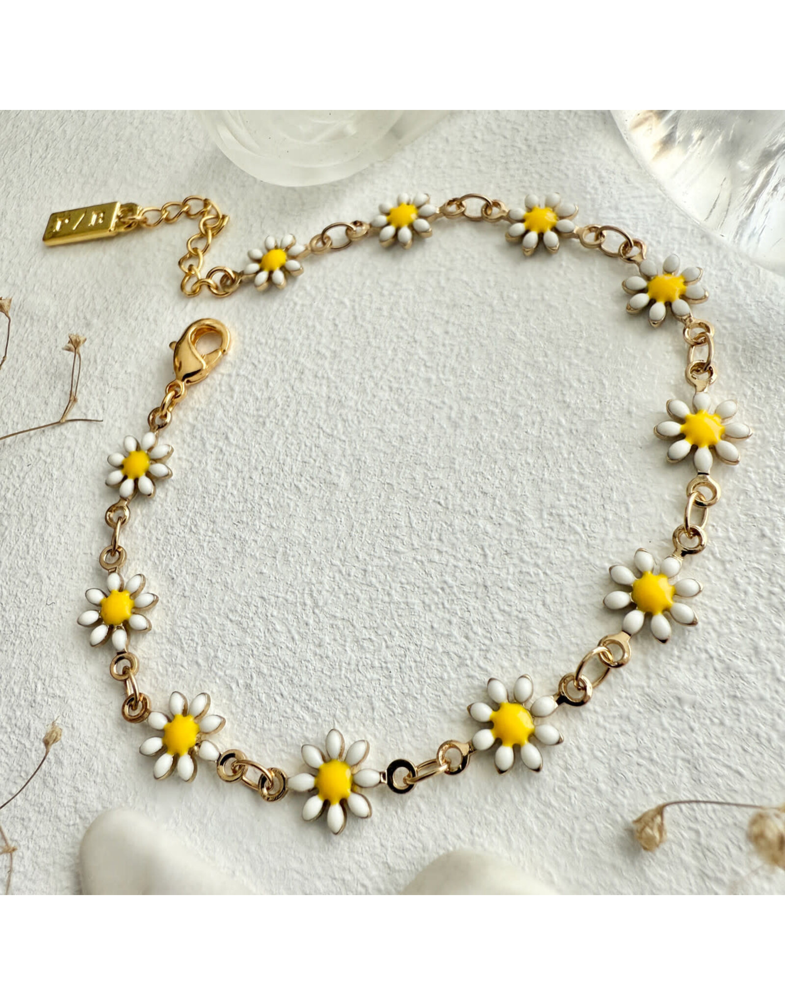Pika & Bear Pika & Bear - "Daisy Jane" Flower Chain Bracelet in Enamel & Gold