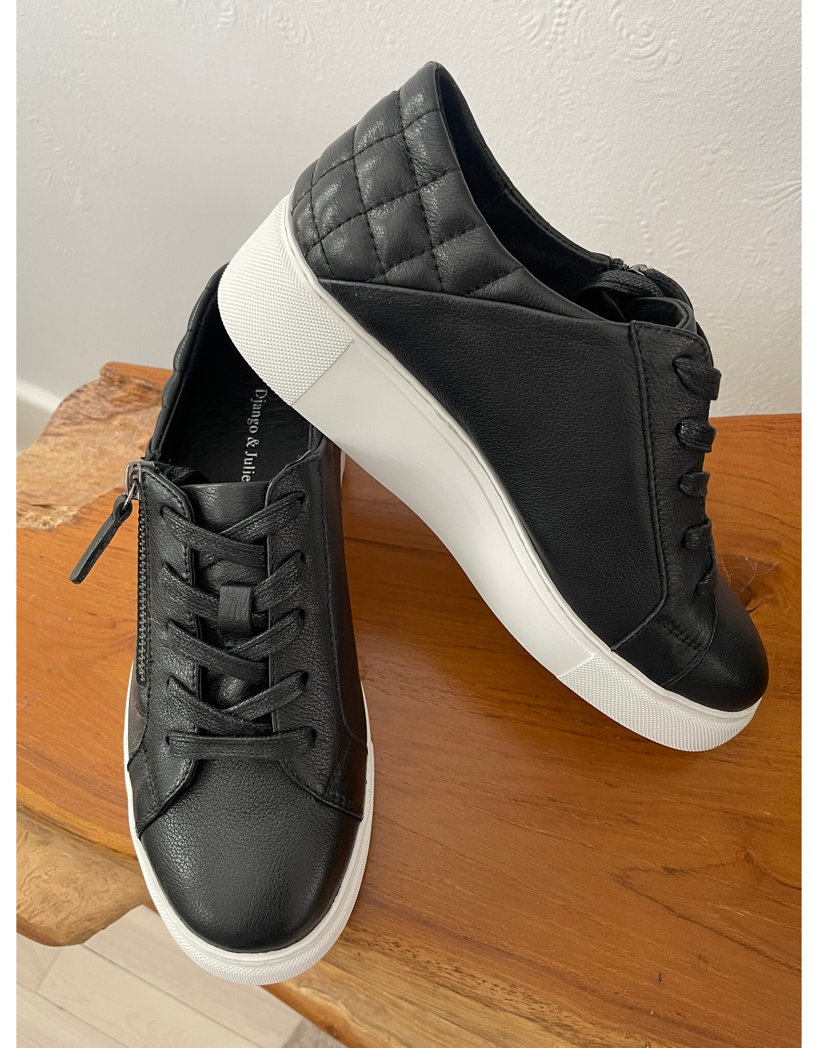 Django and Juliette Django & Juliette - Yurke (Black / White Leather)