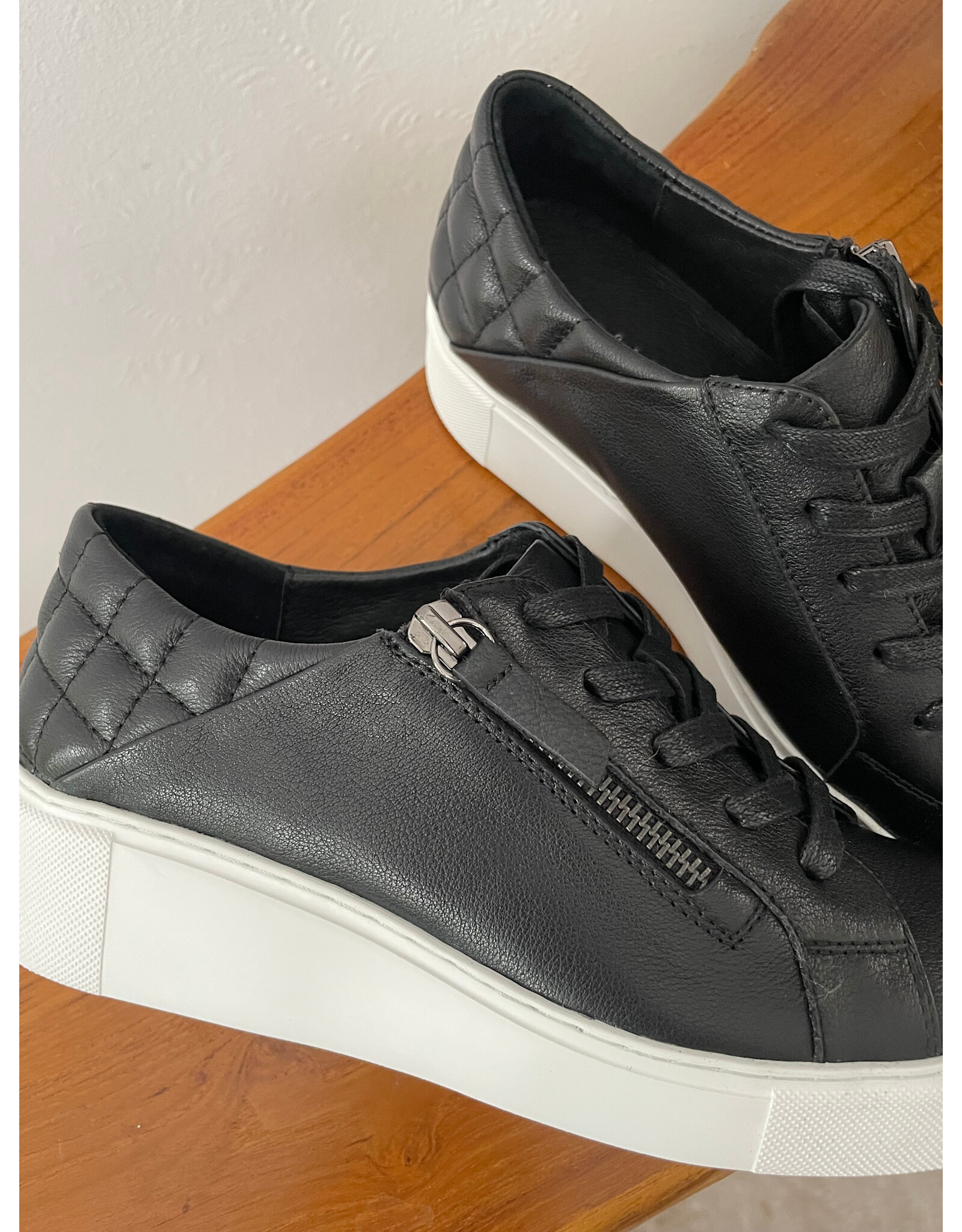 Django and Juliette Django & Juliette - Yurke (Black / White Leather)