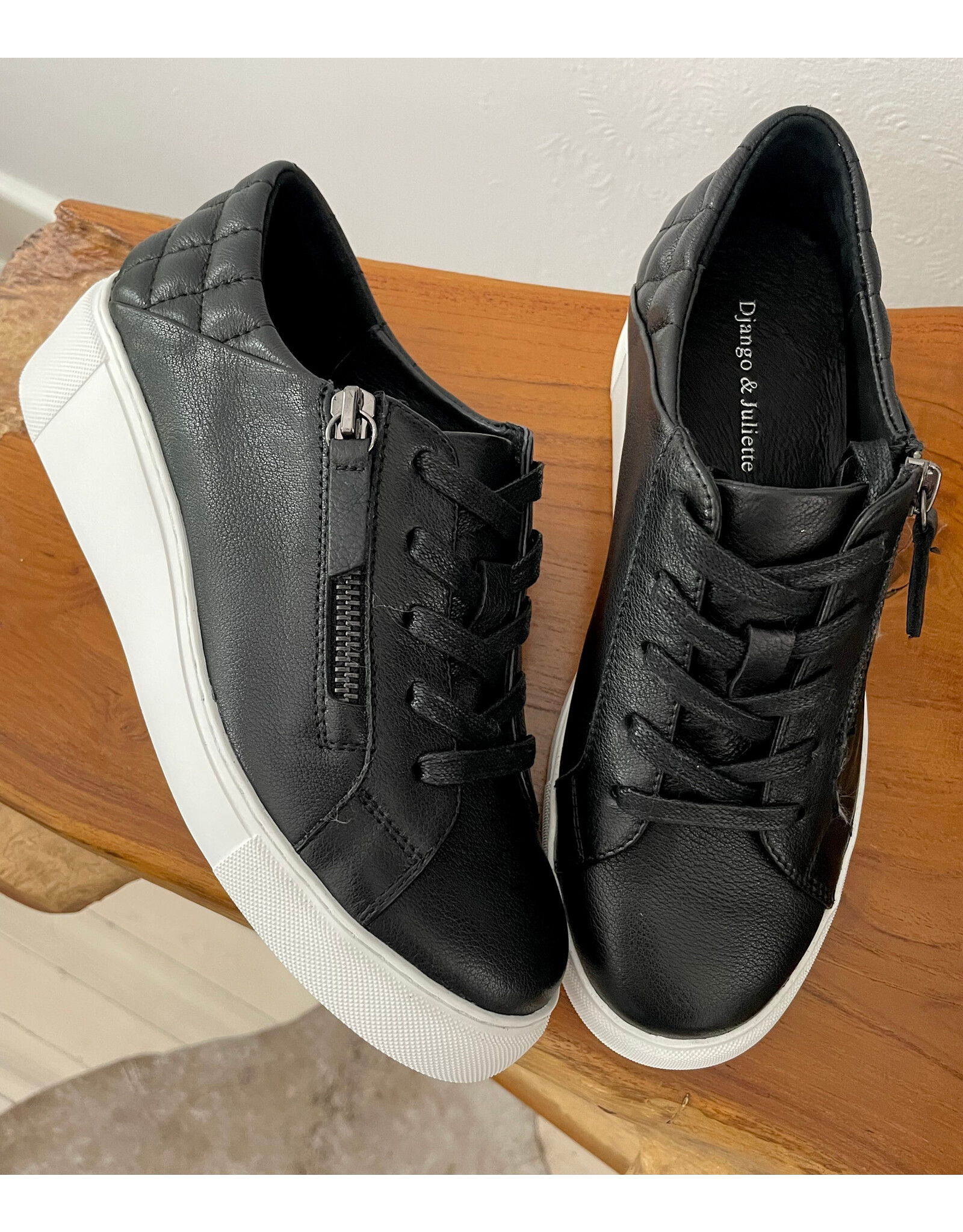 Django and Juliette Django & Juliette - Yurke (Black / White Leather)