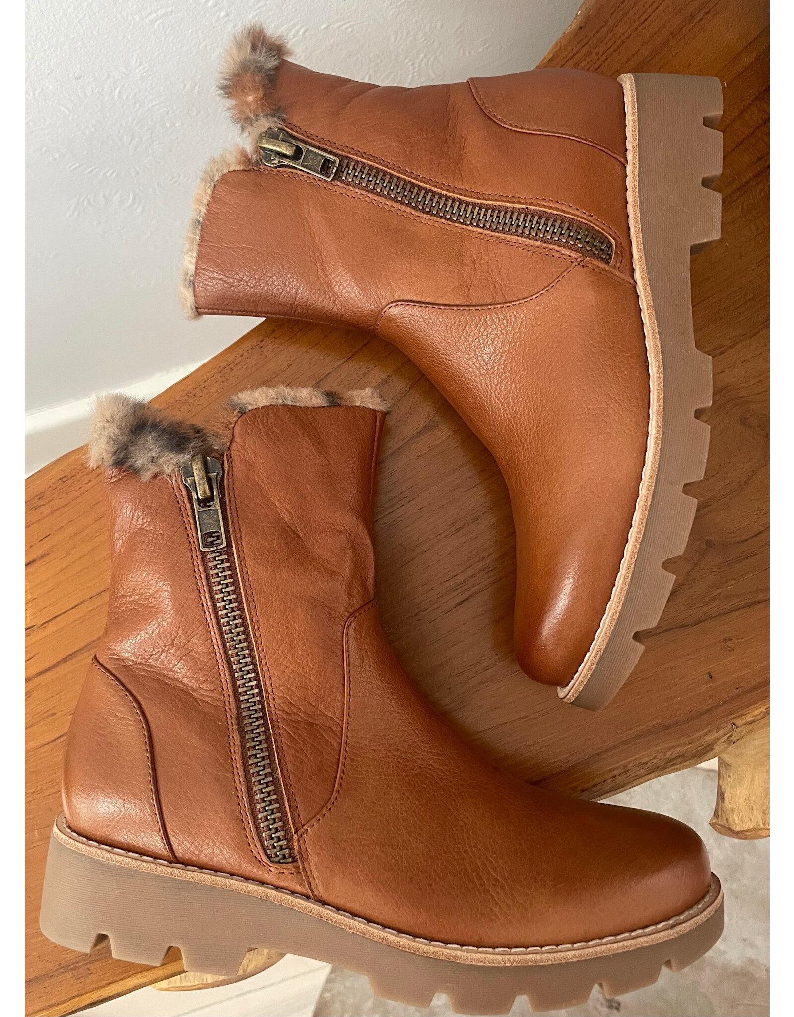 Django and Juliette Django & Juliette - Dlinga (Drambuie - Tan Leopard Leather - Fur)
