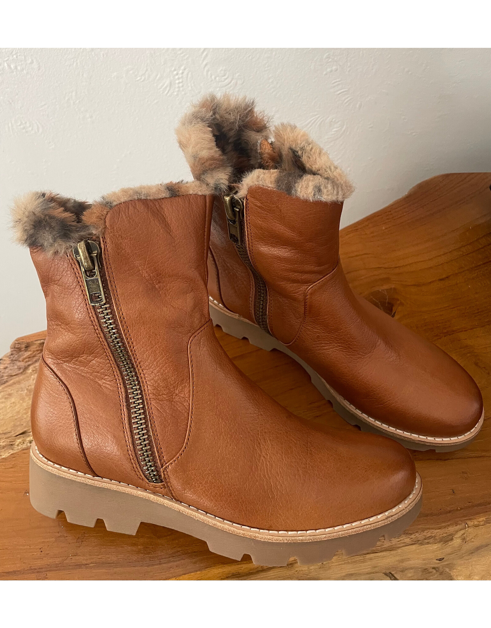 Django and Juliette Django & Juliette - Dlinga (Drambuie - Tan Leopard Leather - Fur)