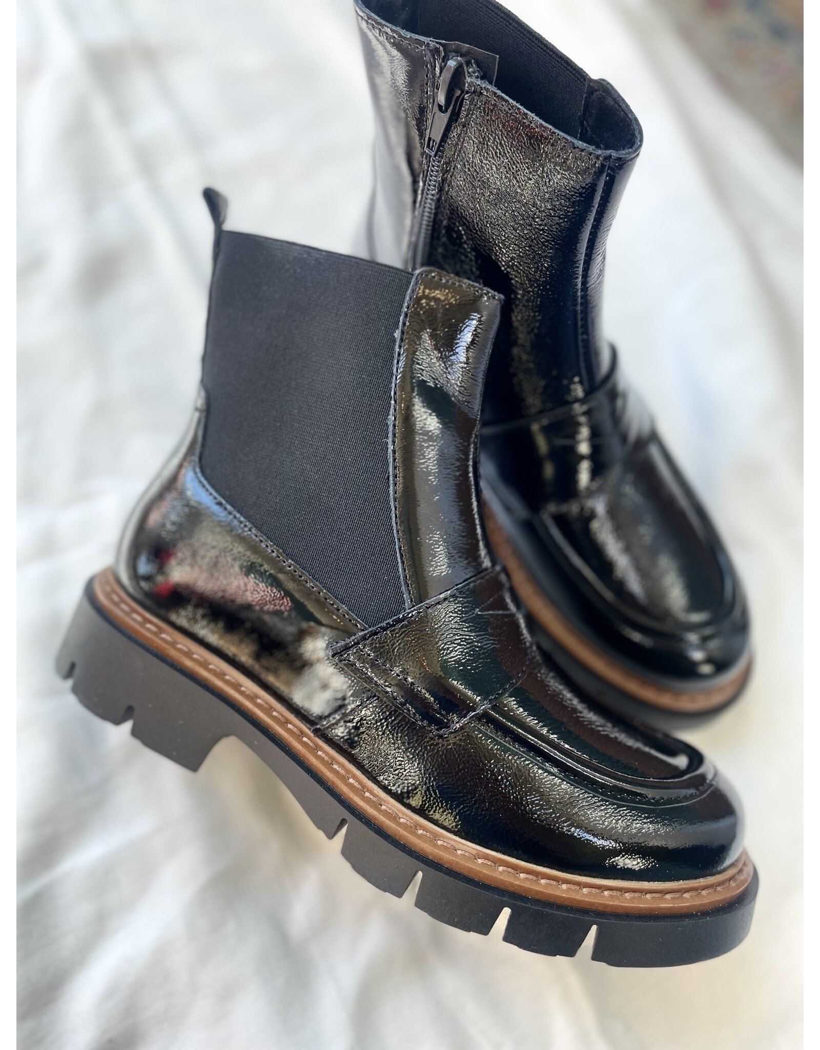 Ateliers Ateliers - Billow (Black Patent / Naplack)