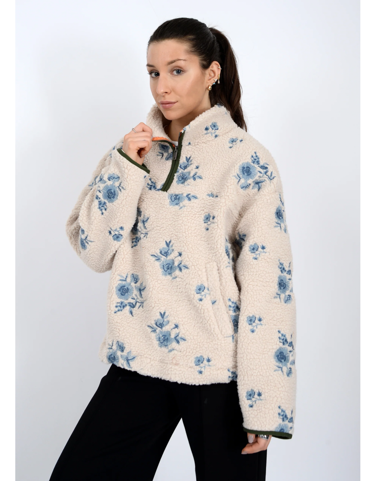 RD Style RD Style - Poppy Mock Neck (Cream Blue)