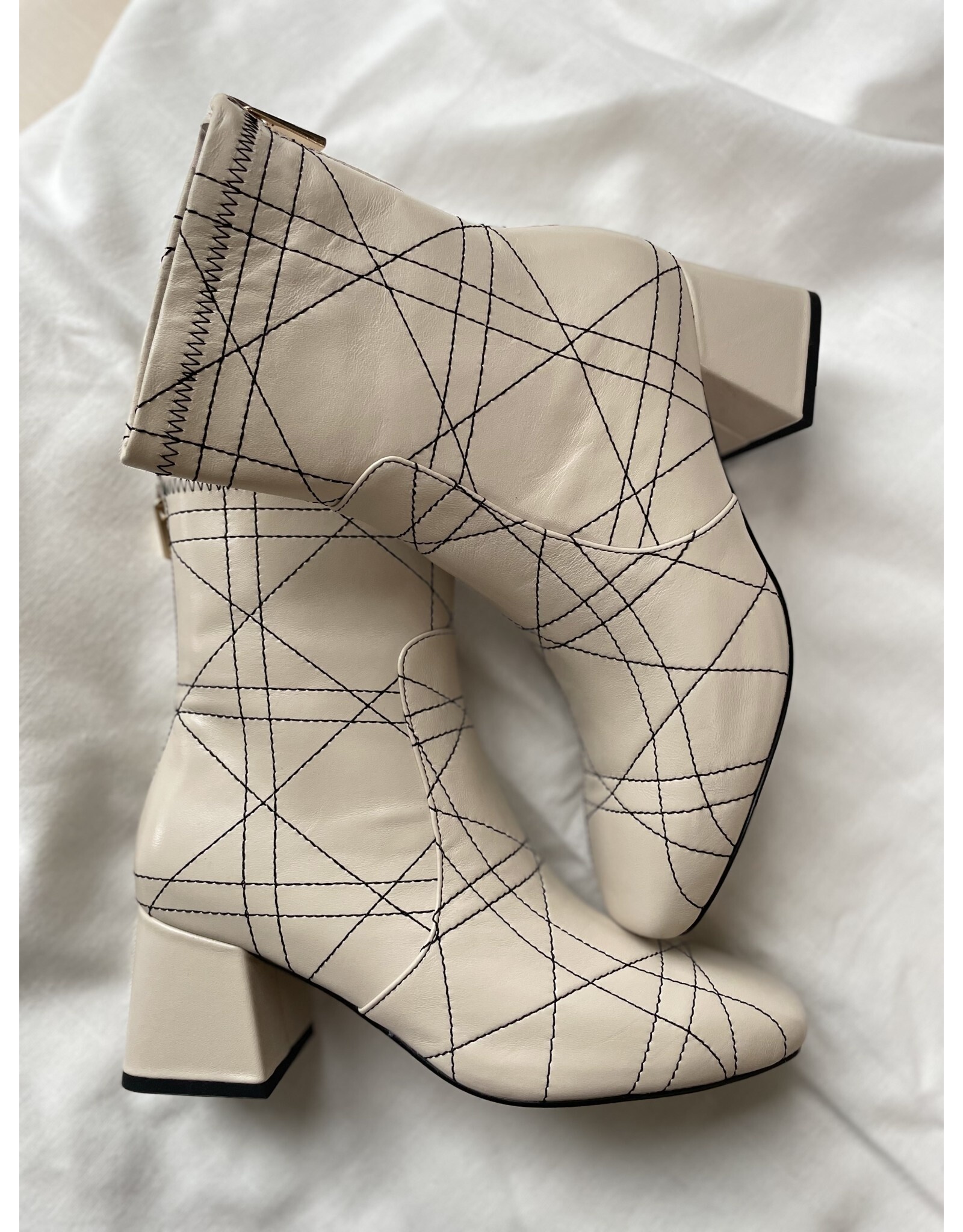 Django and Juliette Django & Juliette - Vian (Cream - Black stitch leather)