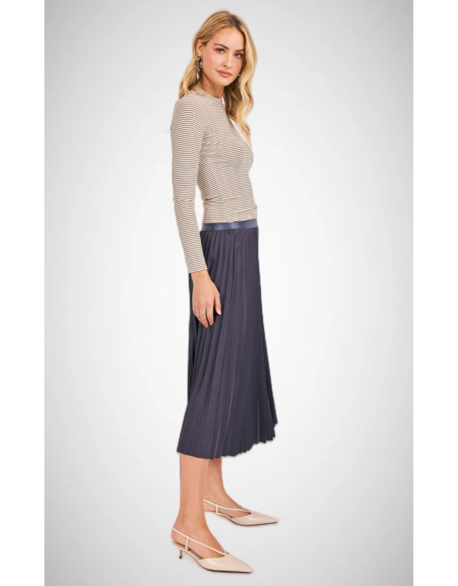 Sadie & Sage Sadie & Sage - Full of Charm Pleated Midi Skirt (Navy)