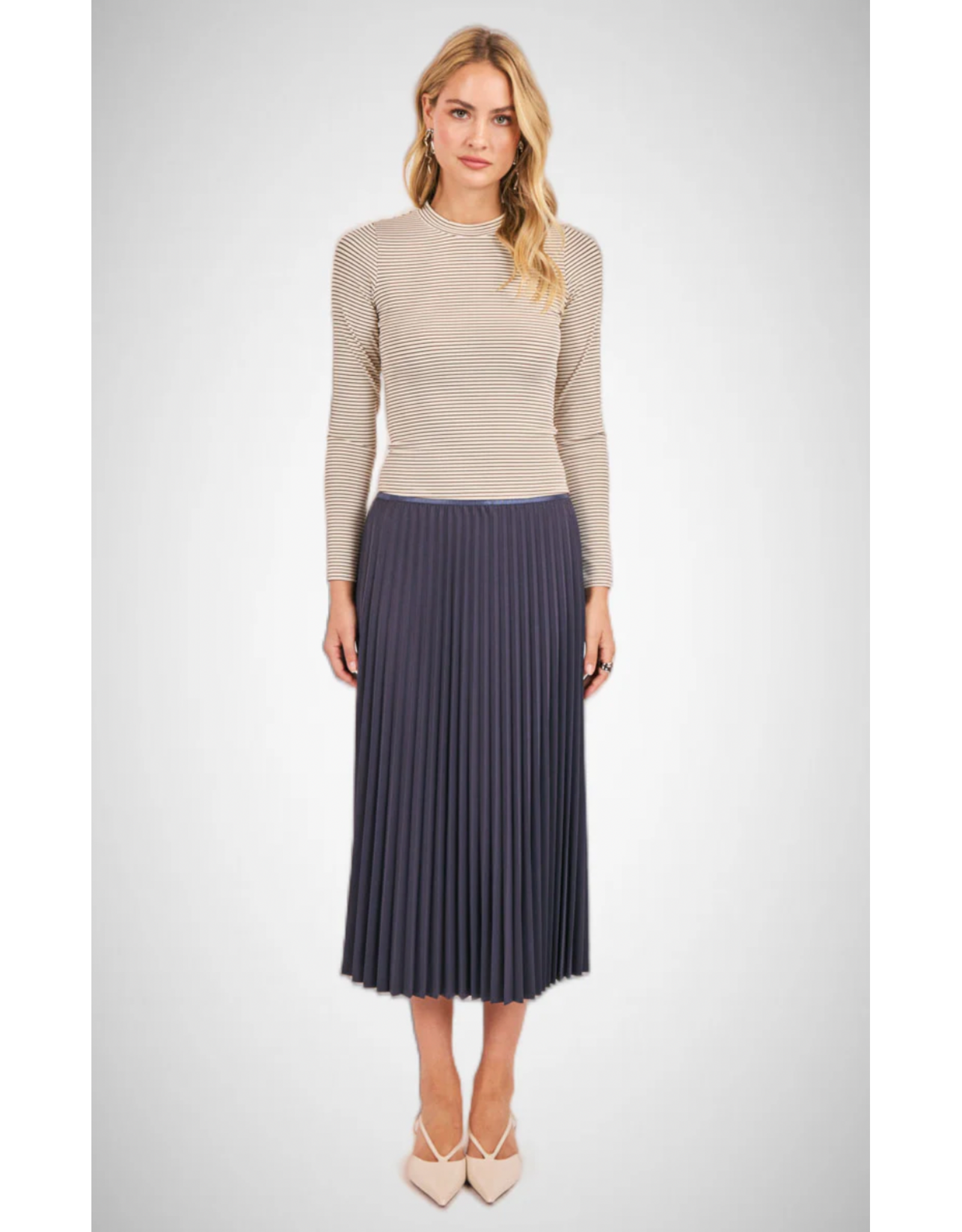 Sadie & Sage Sadie & Sage - Full of Charm Pleated Midi Skirt (Navy)