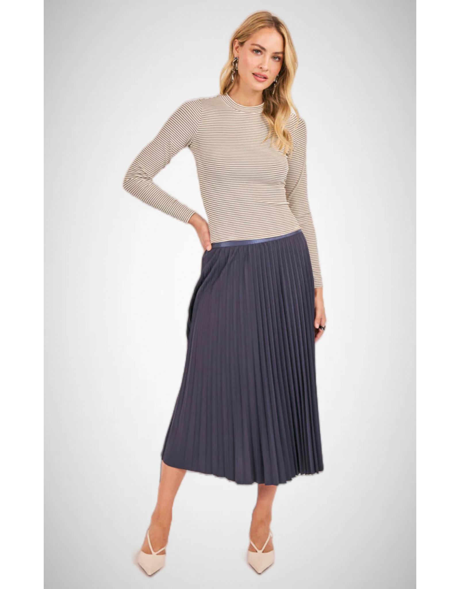 Sadie & Sage Sadie & Sage - Full of Charm Pleated Midi Skirt (Navy)