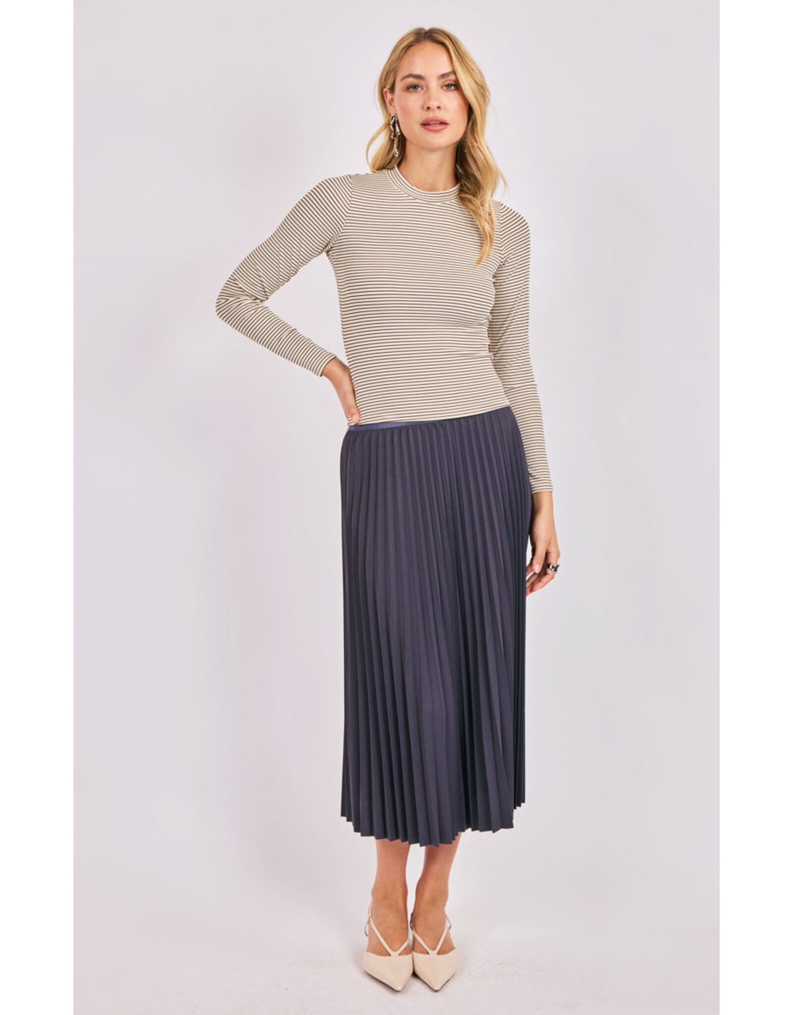 Sadie & Sage Sadie & Sage - Full of Charm Pleated Midi Skirt (Navy)