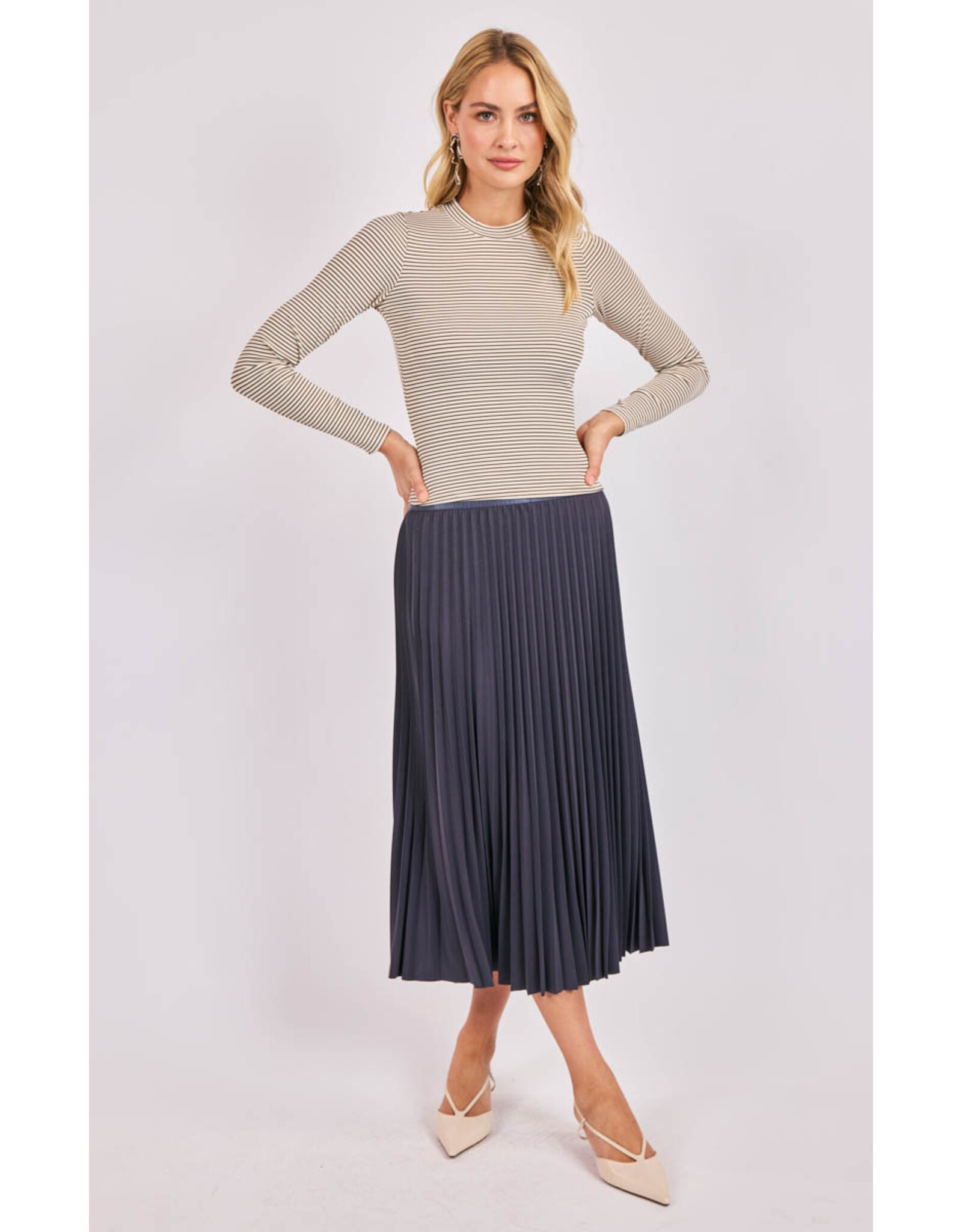 Sadie & Sage Sadie & Sage - Full of Charm Pleated Midi Skirt (Navy)