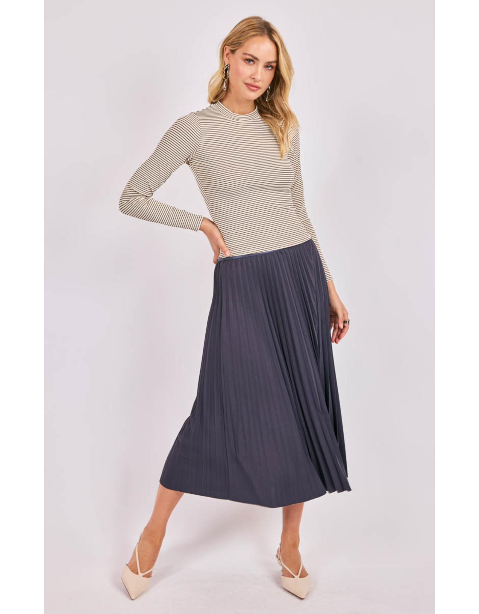 Sadie & Sage Sadie & Sage - Full of Charm Pleated Midi Skirt (Navy)