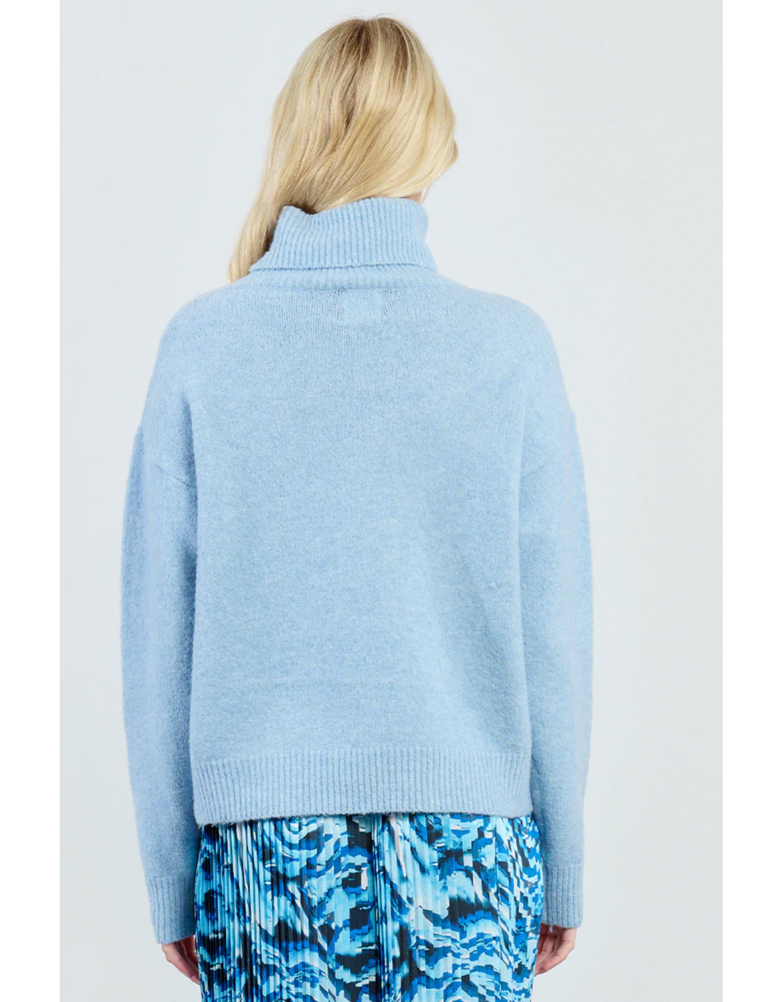 Molly Bracken Molly Bracken -  Oversized Turtleneck Sweater (Light Blue)