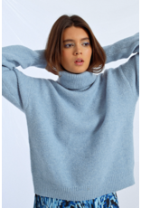 Molly Bracken Molly Bracken -  Oversized Turtleneck Sweater (Light Blue)