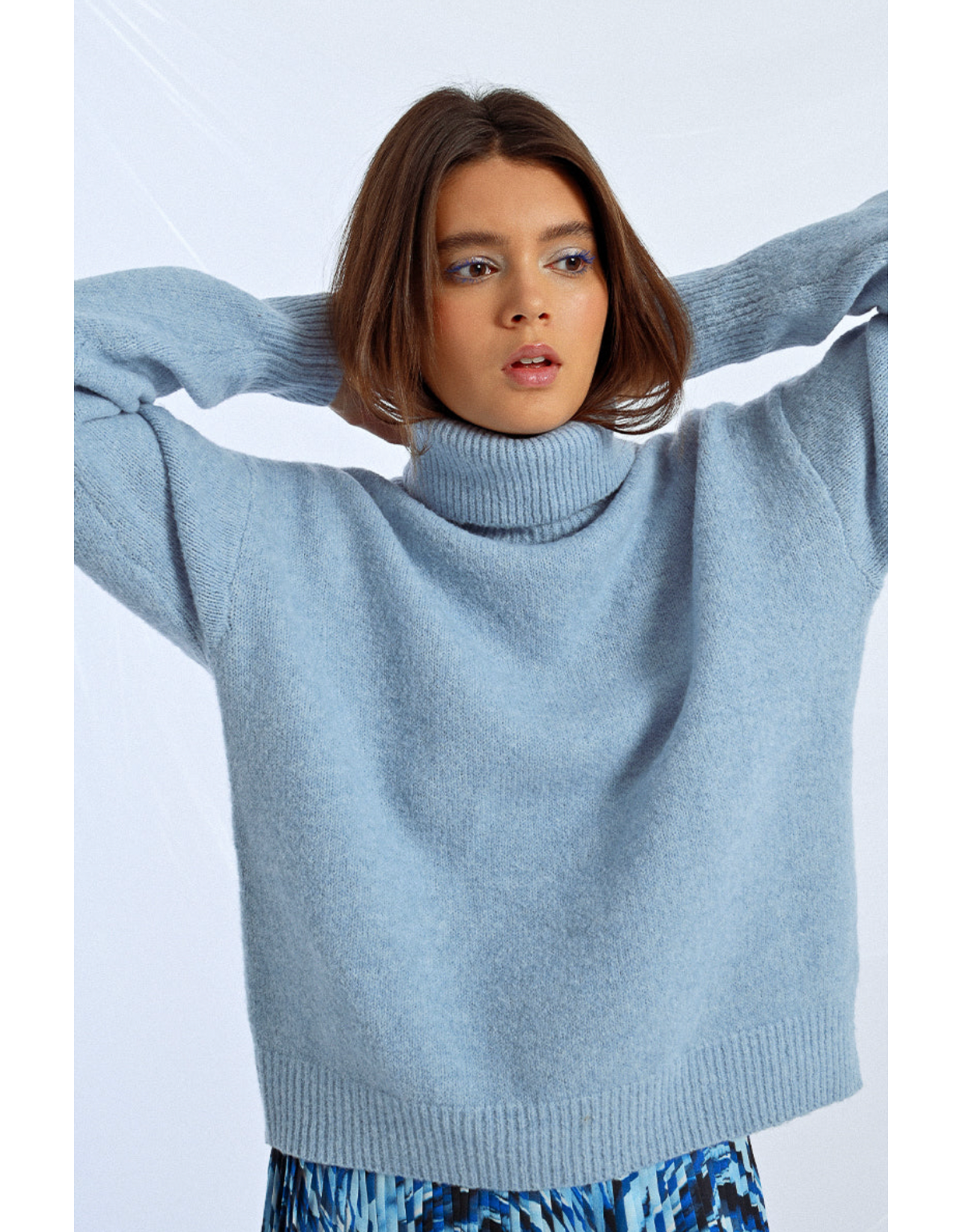 Molly Bracken Molly Bracken -  Oversized Turtleneck Sweater (Light Blue)