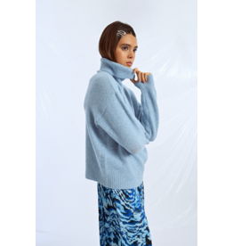 Molly Bracken Molly Bracken -  Oversized Turtleneck Sweater (Light Blue)