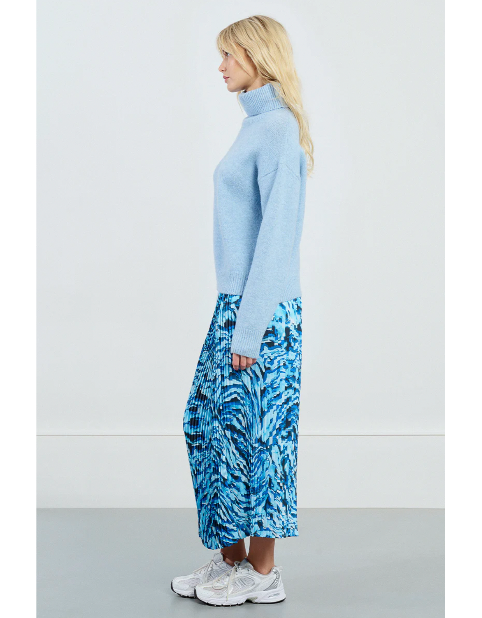 Molly Bracken Molly Bracken -  Oversized Turtleneck Sweater (Light Blue)