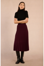 Molly Bracken Molly Bracken - Short Sleeve Turtleneck Sweater (Black)