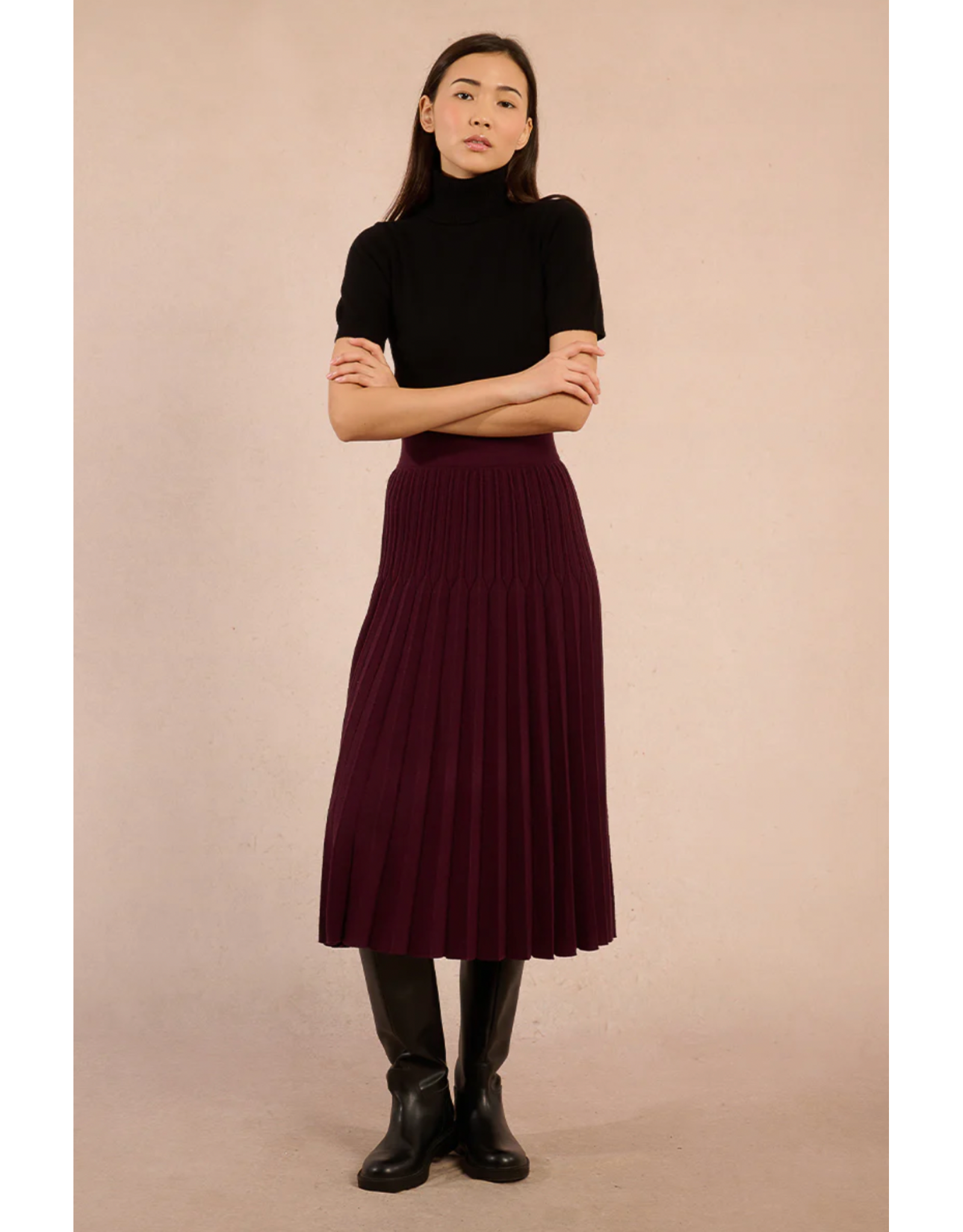 Molly Bracken Molly Bracken - Short Sleeve Turtleneck Sweater (Black)