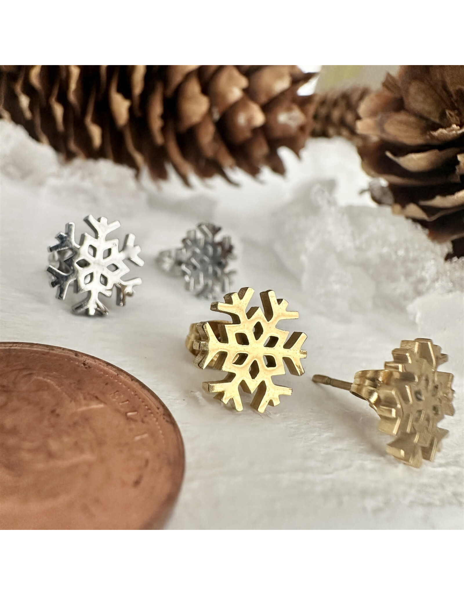 Pika & Bear Pika & Bear - "Neige" Snowflake Stud Earrings