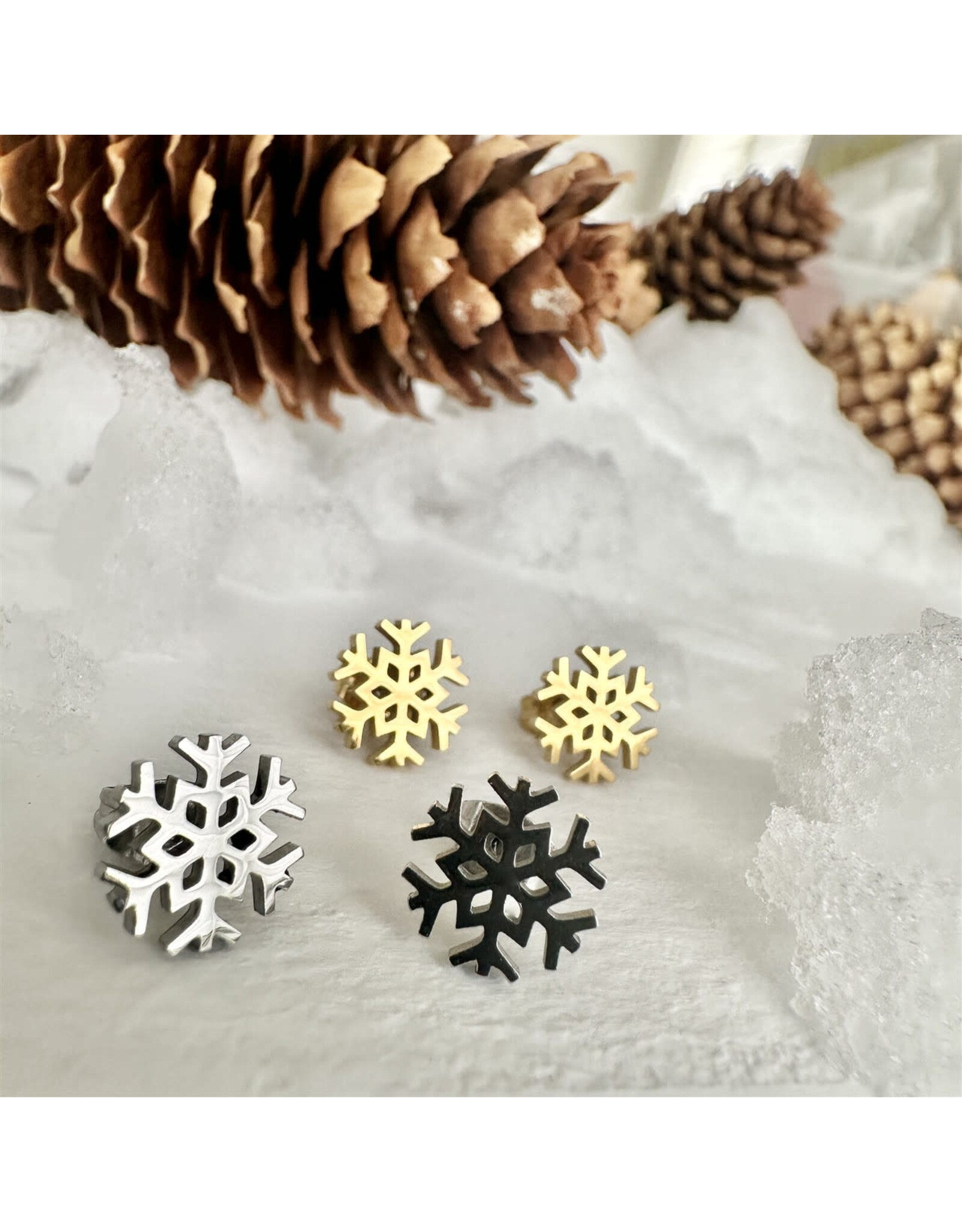 Pika & Bear Pika & Bear - "Neige" Snowflake Stud Earrings