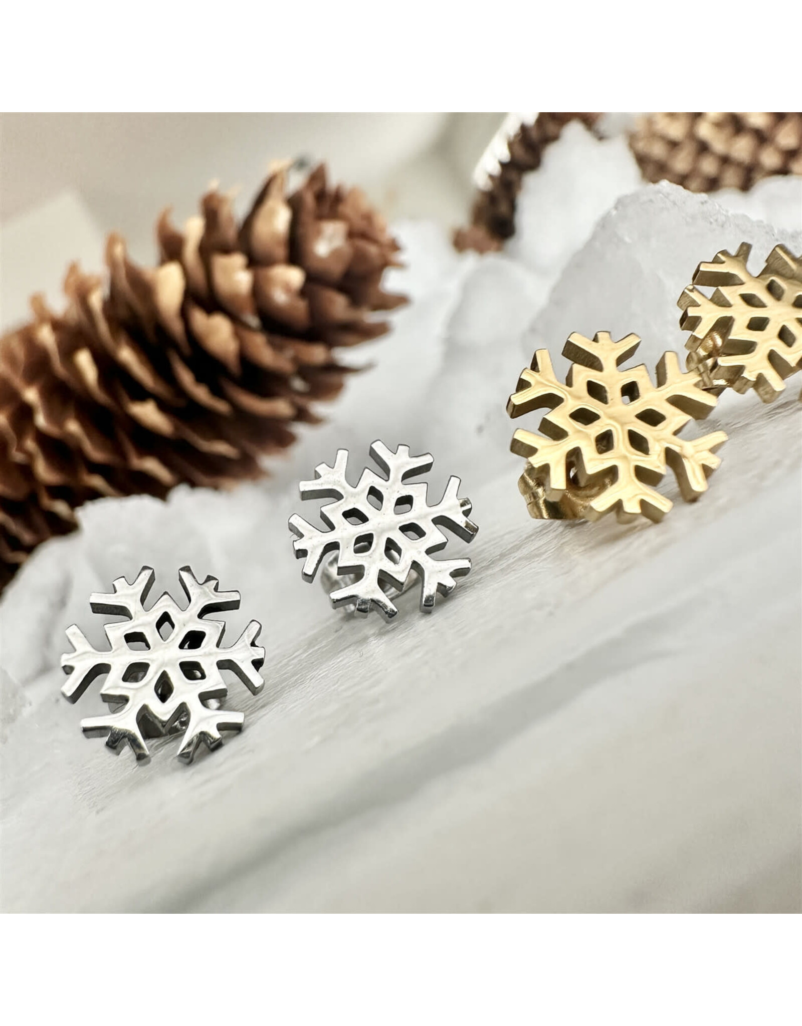Pika & Bear Pika & Bear - "Neige" Snowflake Stud Earrings