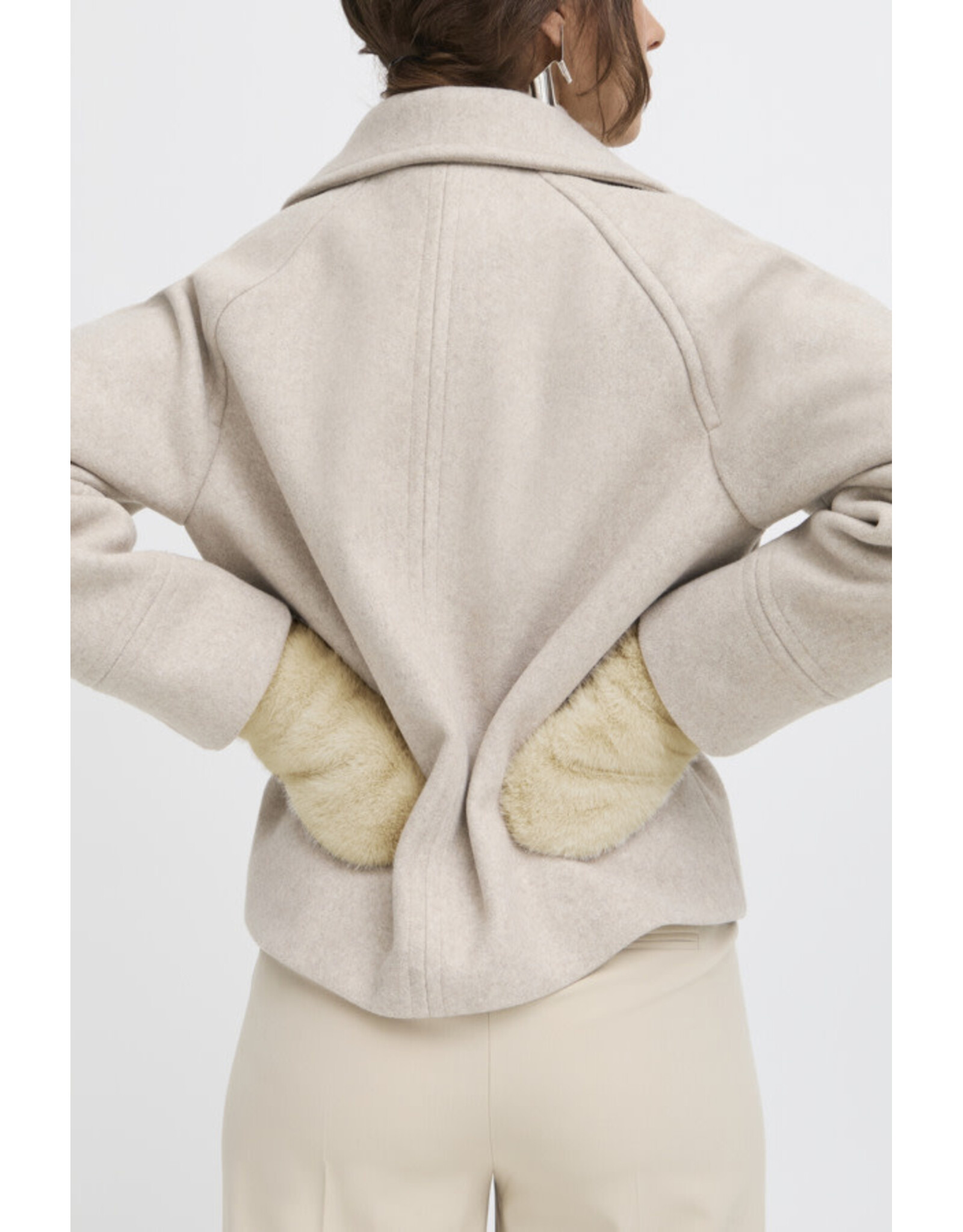 b.young b.young - Wolfie Mittens (Hummus)