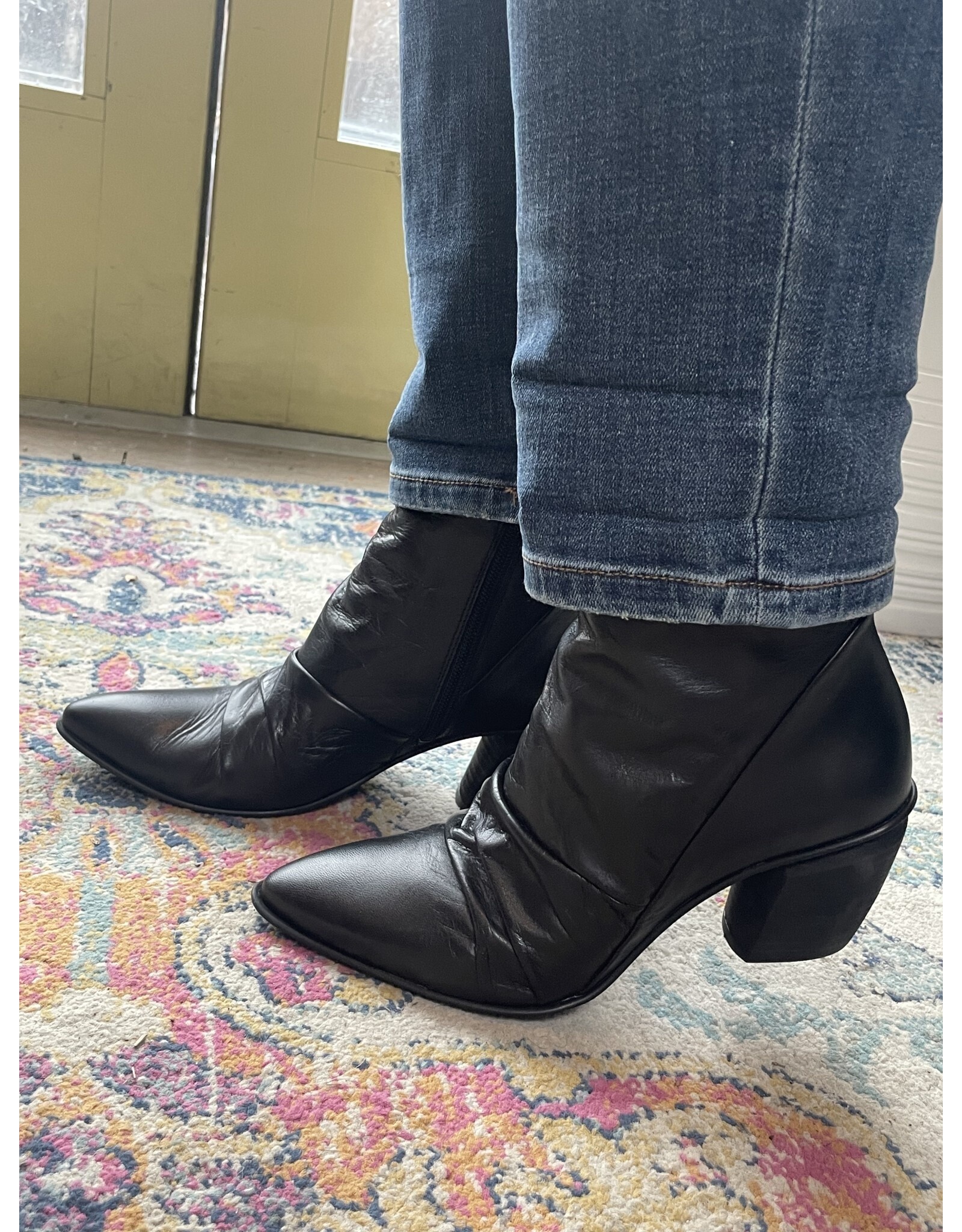 Miz Mooz Miz Mooz - Jeanie (Black)