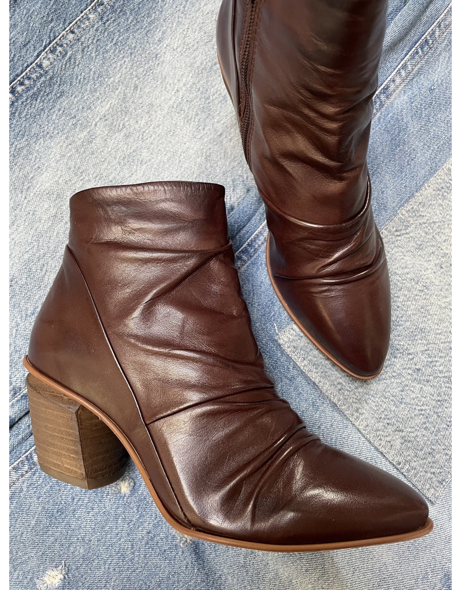 Miz Mooz Miz Mooz - Jeanie (Brown)