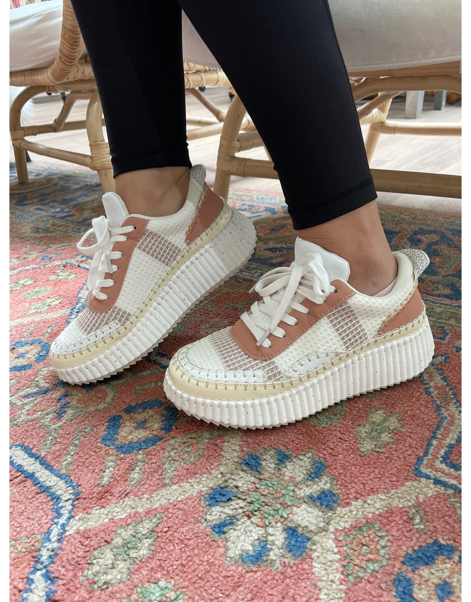 Tyche Tyche - Sneakaway 31 Sneaker (Beige - Rose)