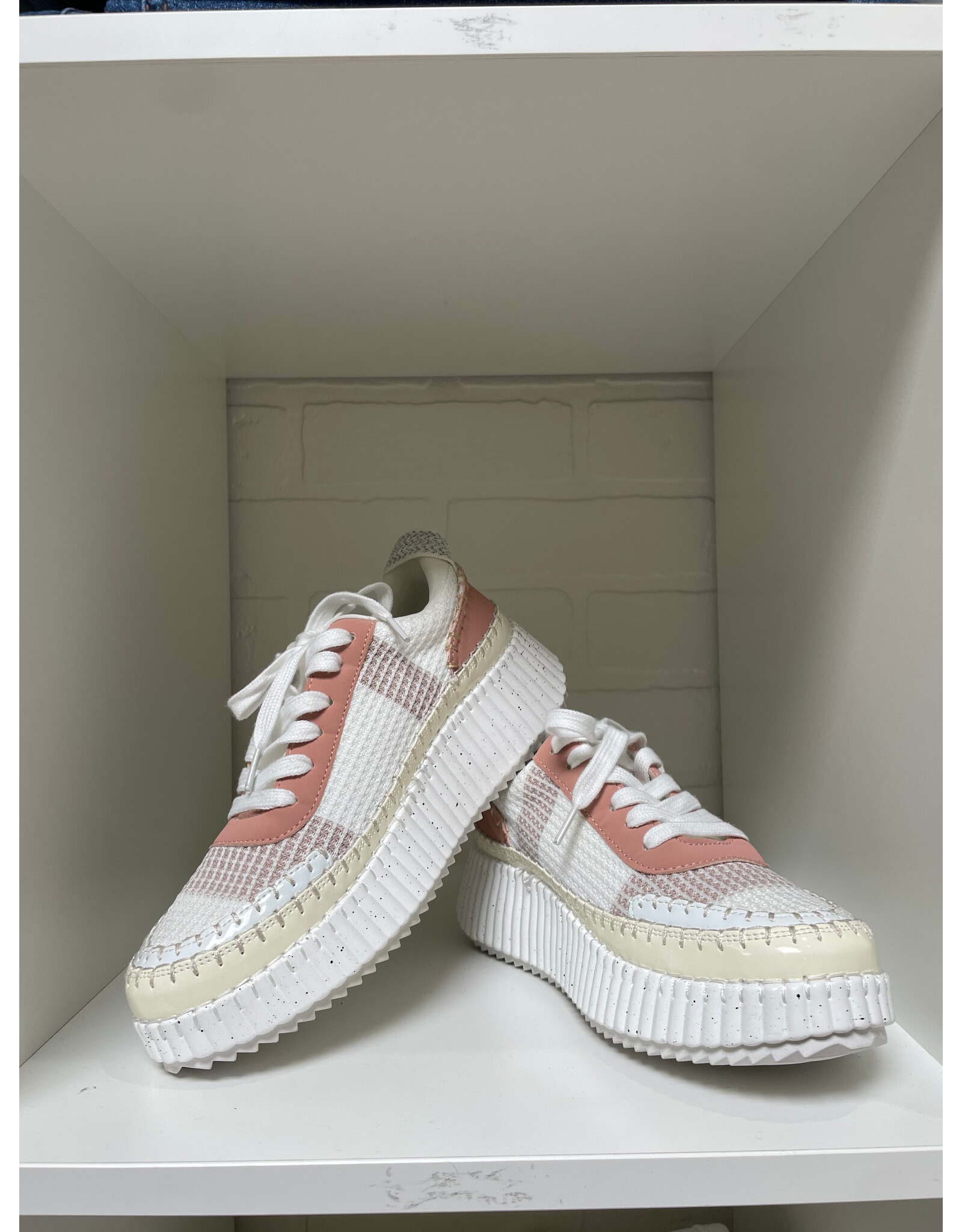 Tyche Tyche - Sneakaway 31 Sneaker (Beige - Rose)