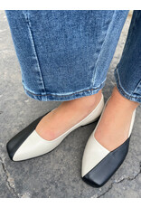 Django and Juliette Django & Juliette - Bavari (Black Almond Leather)