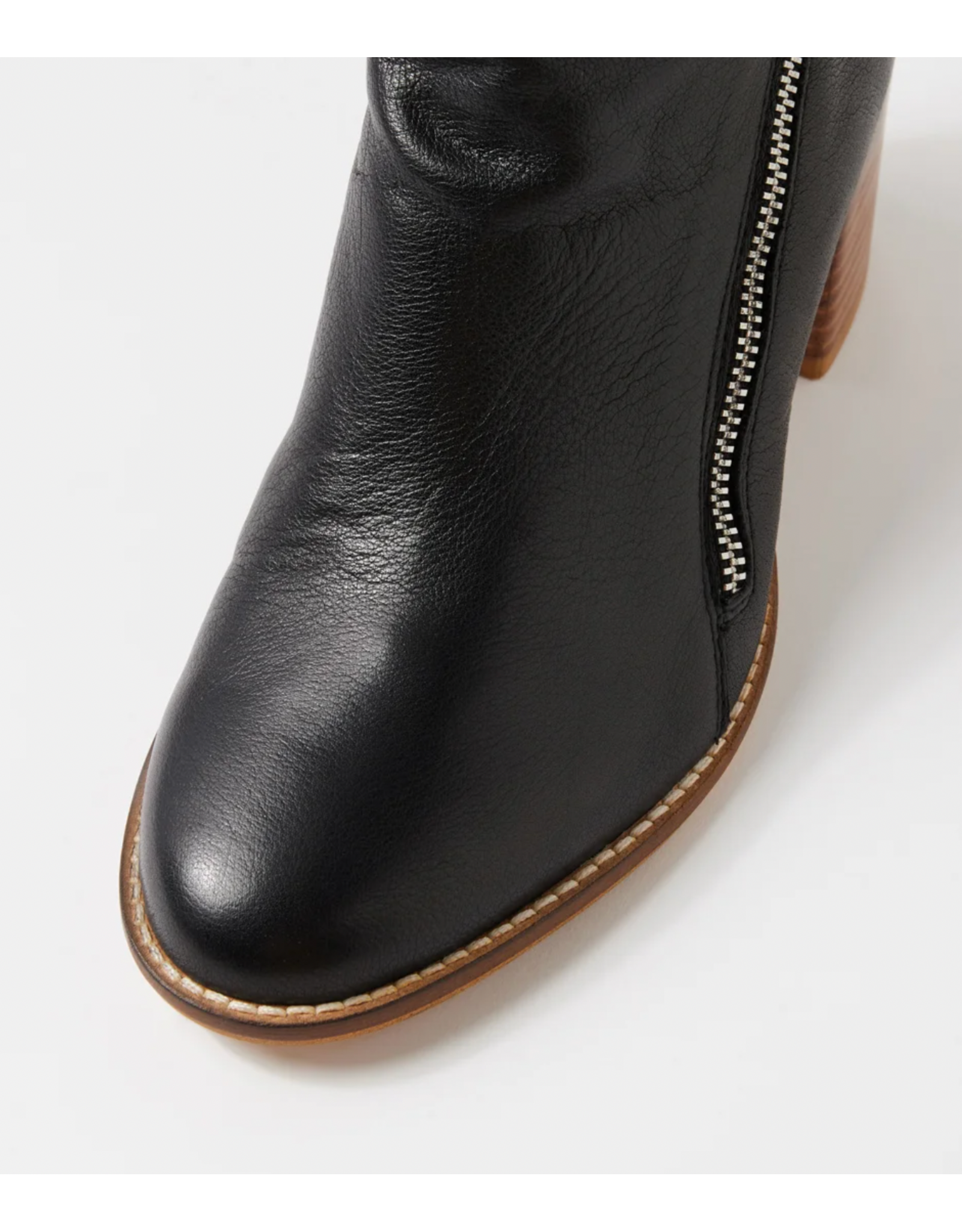 Django and Juliette Django & Juliette - Melech (Black Leather)