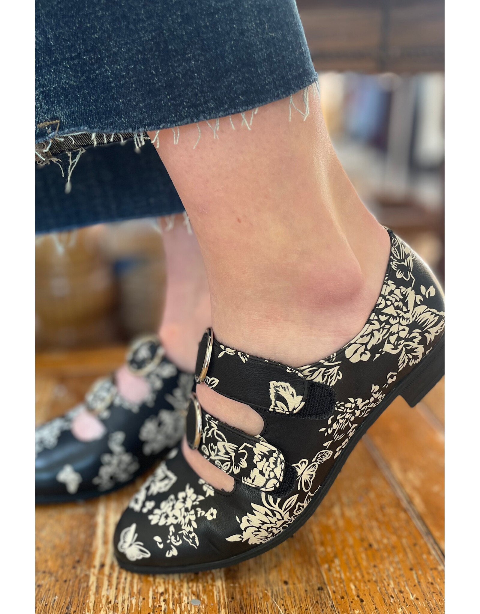 Django and Juliette Django & Juliette - Gifth (Black / Milk Floral Leather)