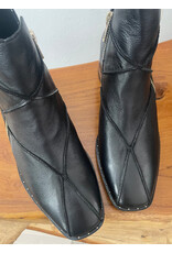 Django and Juliette Django & Juliette - Foshan (Black Leather)