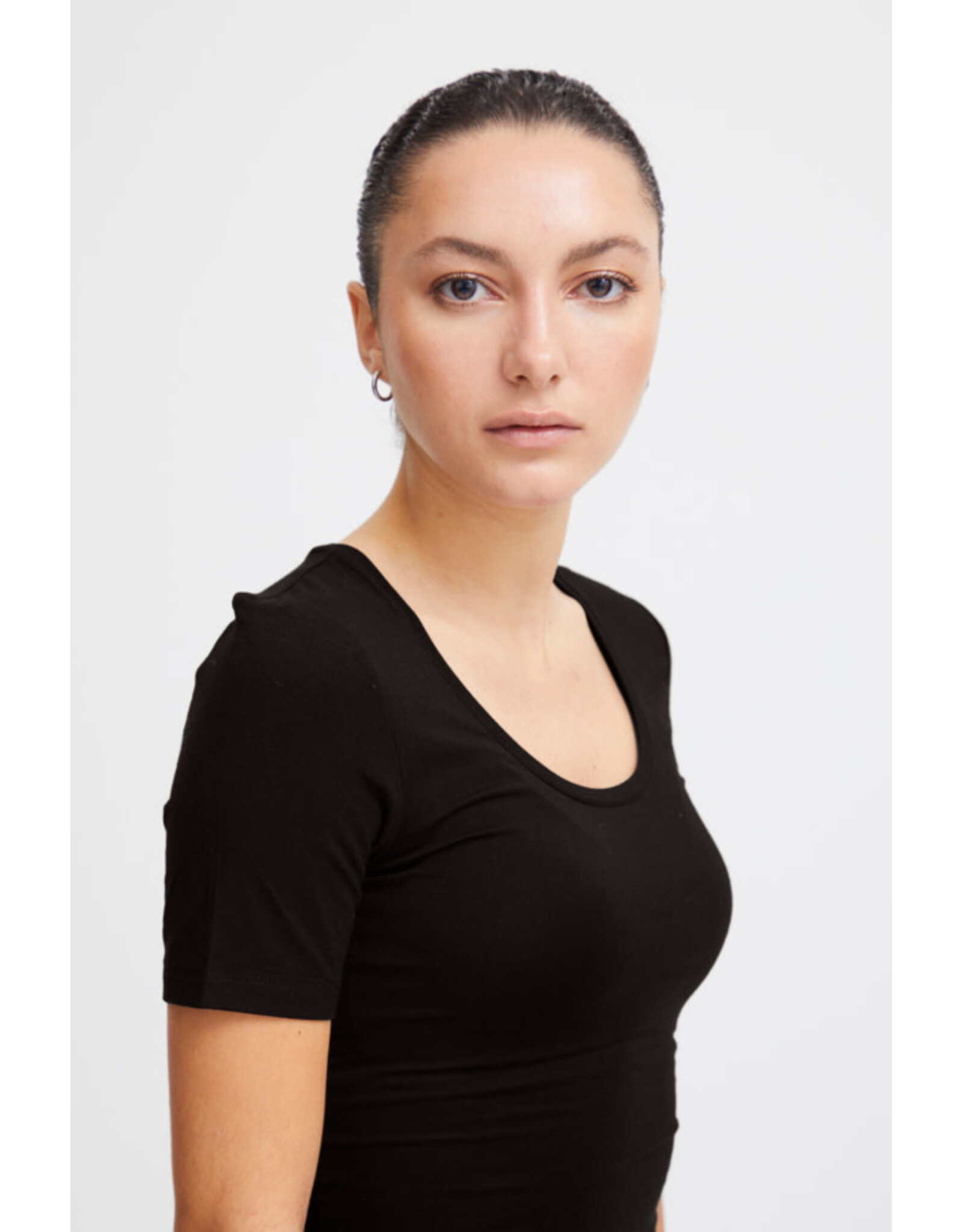 ICHI ICHI - Zola Scoop Neck Tee (Black)