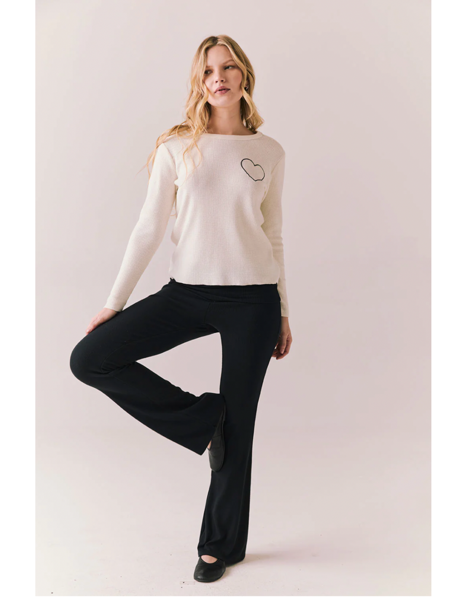 Chaser Chaser - Heart Embroidery  (White)