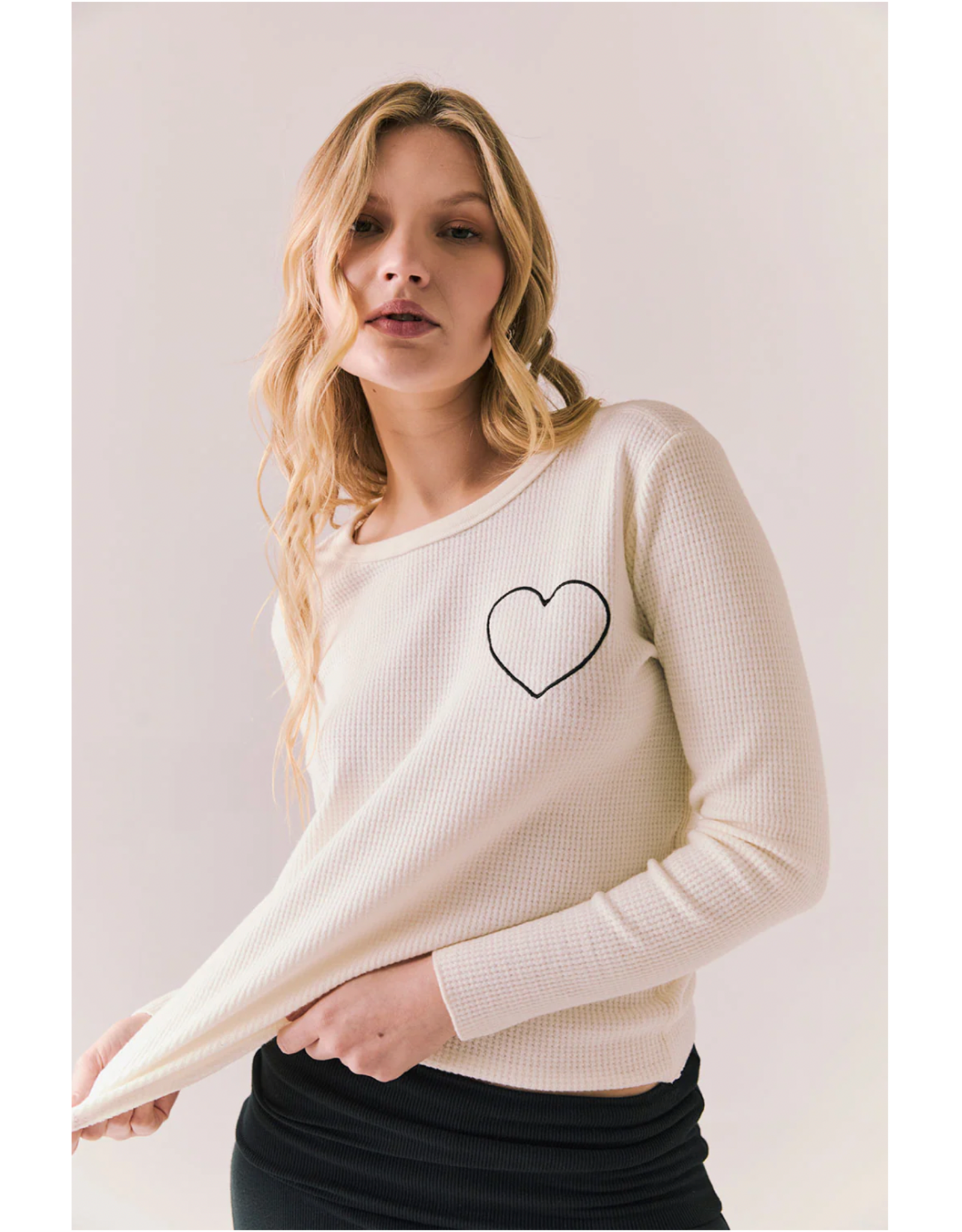 Chaser Chaser - Heart Embroidery  (White)