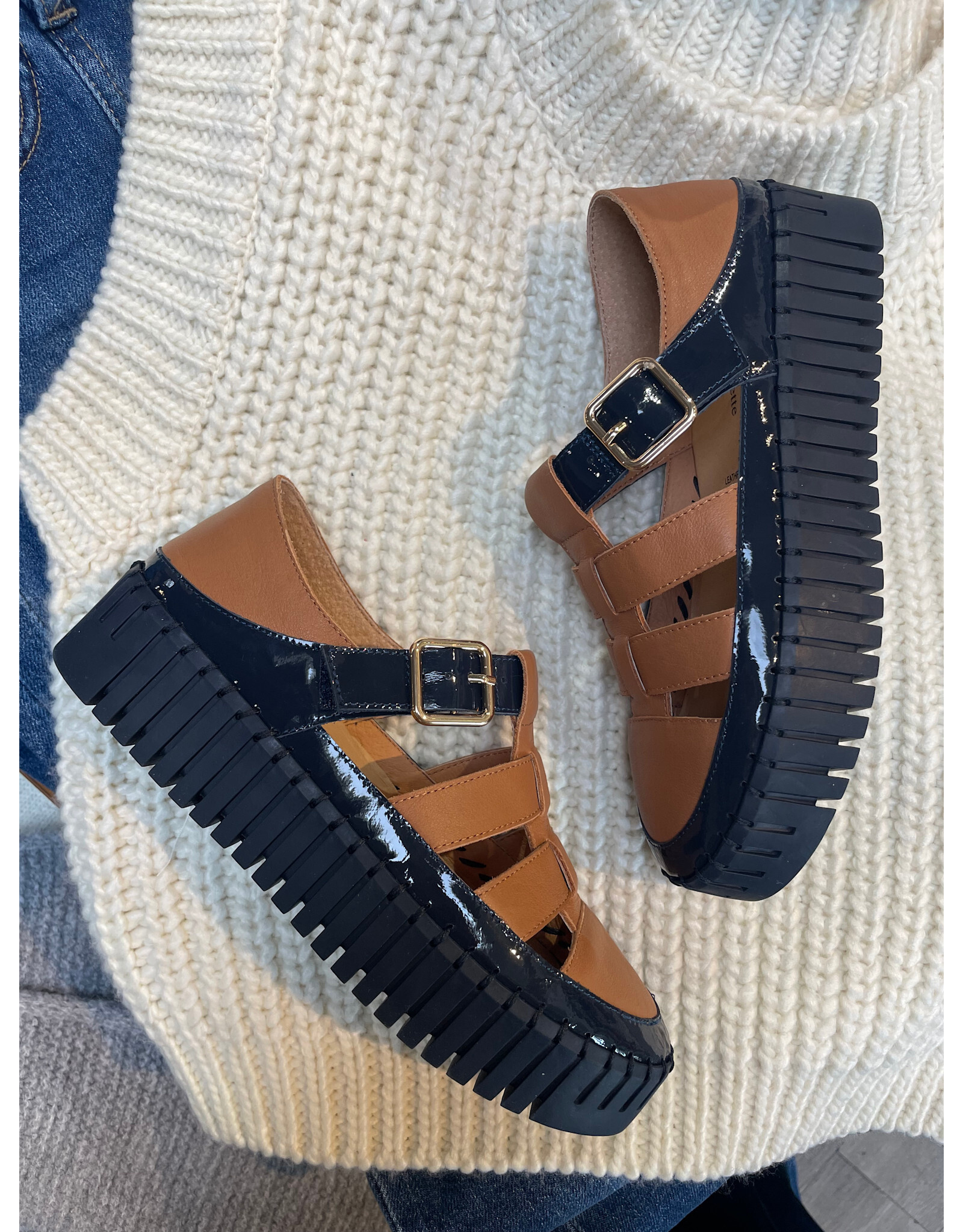 Django and Juliette Django & Juliette - Baytown (Navy - Dark Tan)