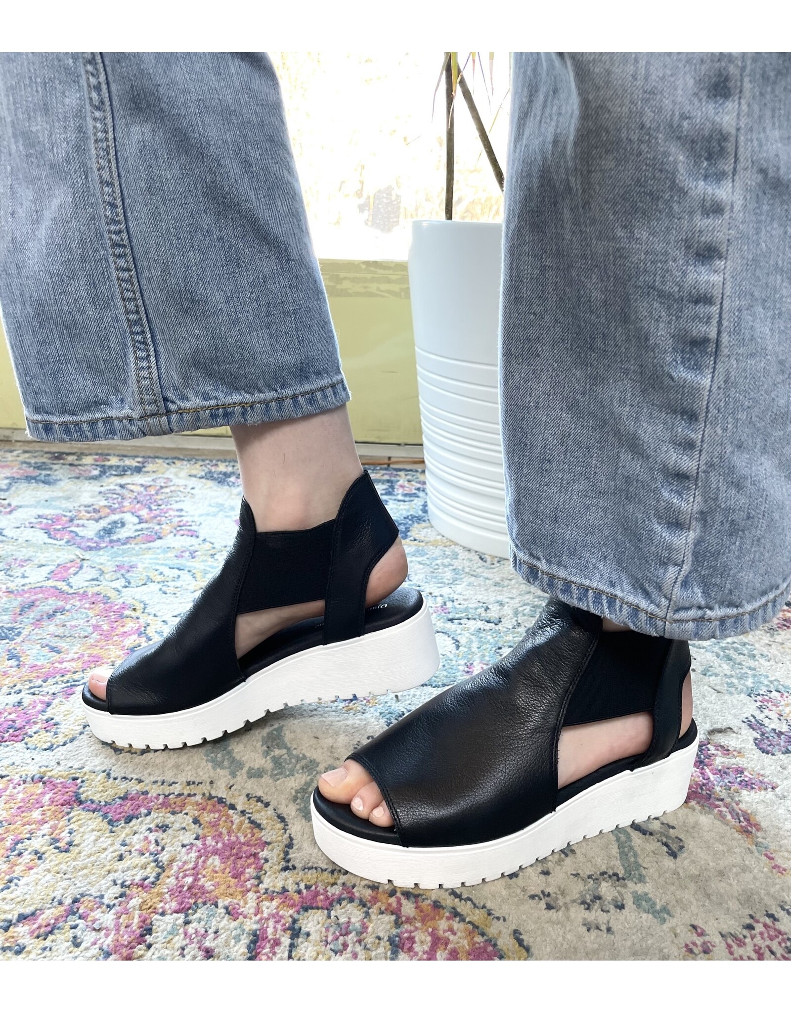 Django and Juliette Django & Juliette - Ozie (black / white sole)