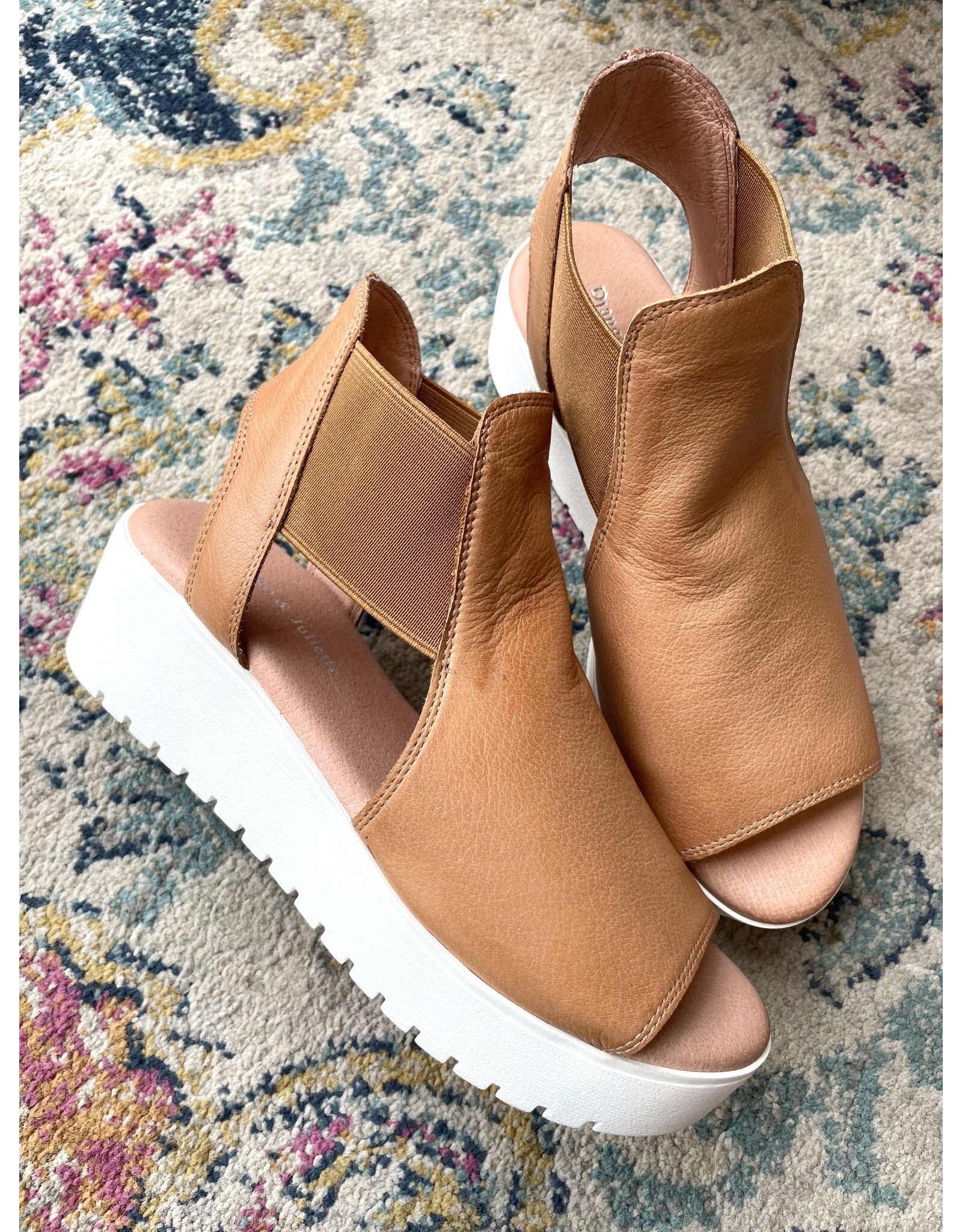 Django and Juliette Django & Juliette - Ozie (Tan / White Sole)