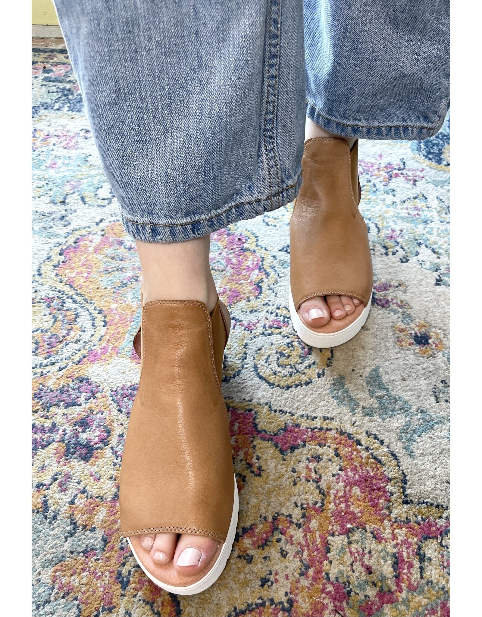 Django and Juliette Django & Juliette - Ozie (Tan / White Sole)