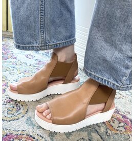 Django and Juliette Django & Juliette - Ozie (Tan / White Sole)