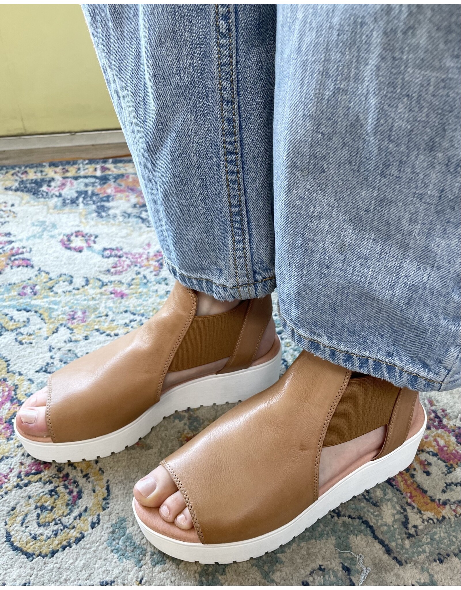 Django and Juliette Django & Juliette - Ozie (Tan / White Sole)