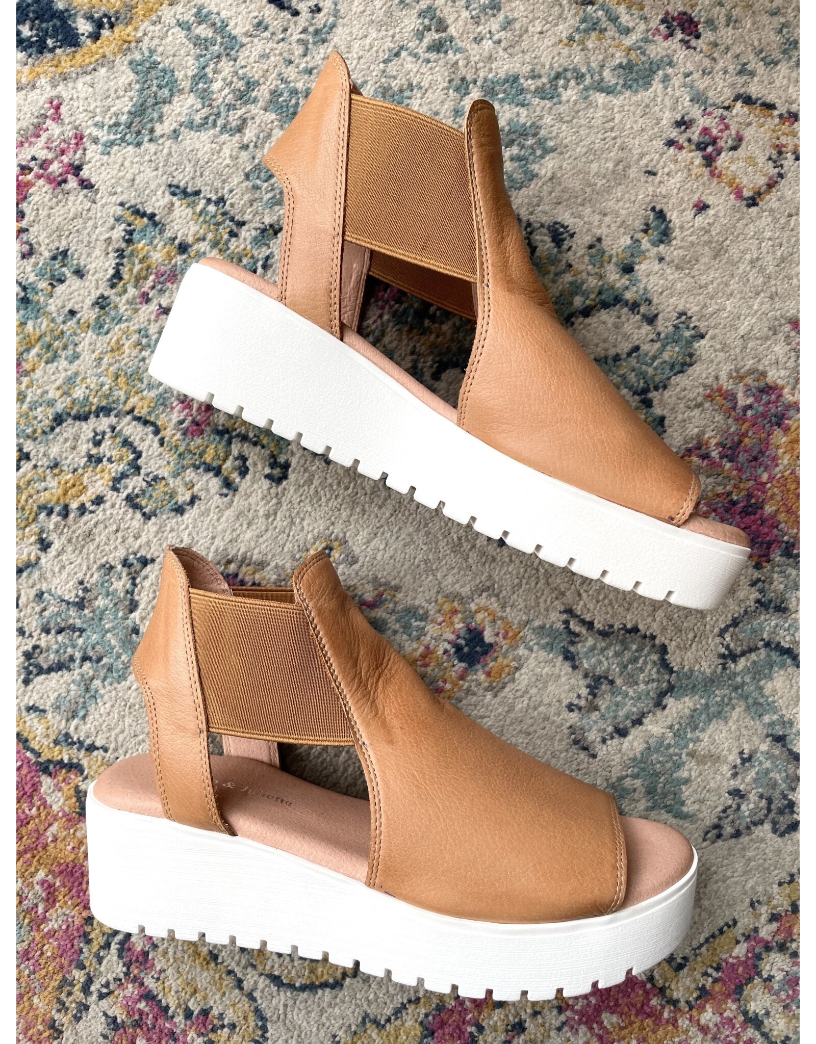 Django and Juliette Django & Juliette - Ozie (Tan / White Sole)