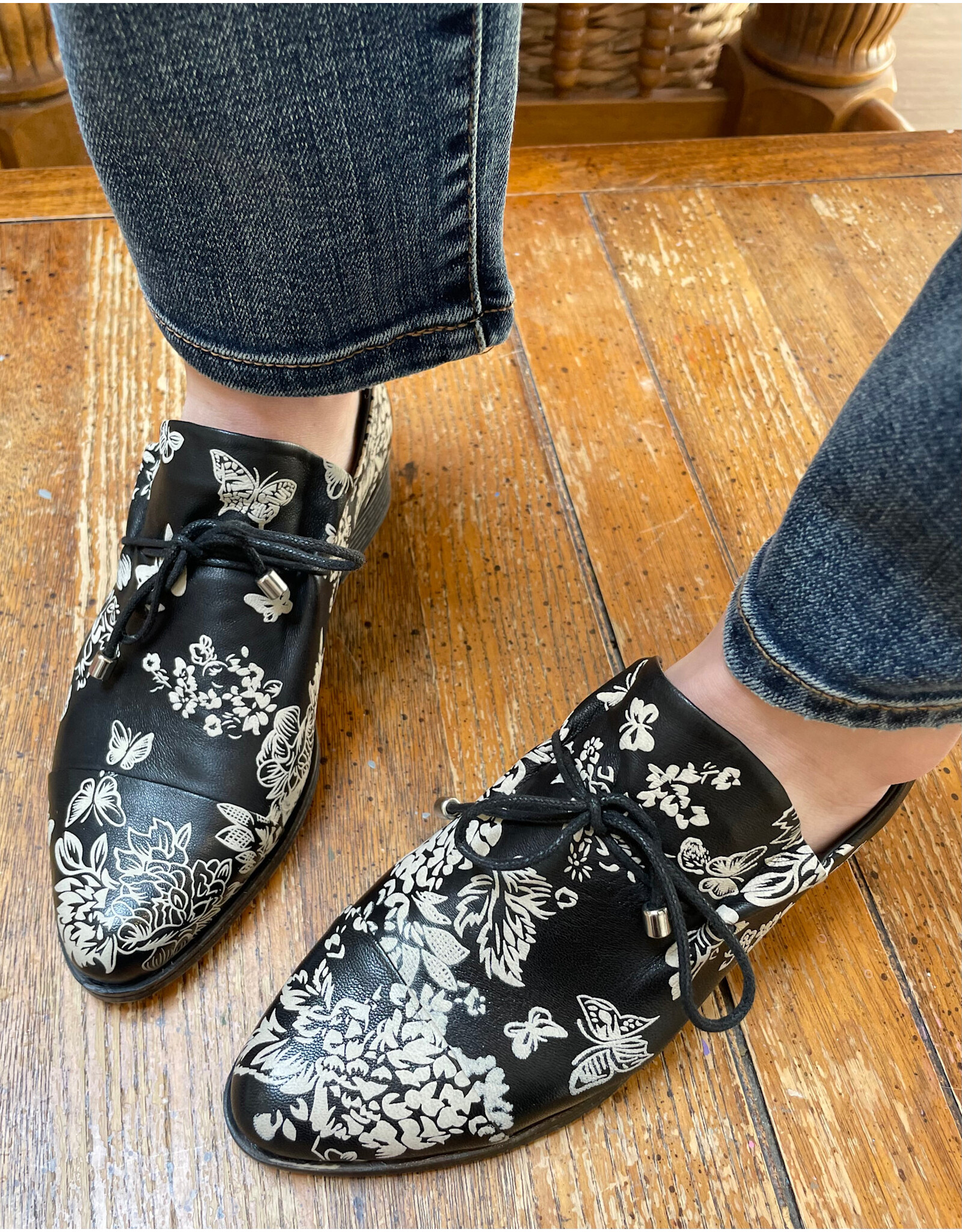 Django and Juliette Django & Juliette - Kotty (Black / Milk Floral Leather)