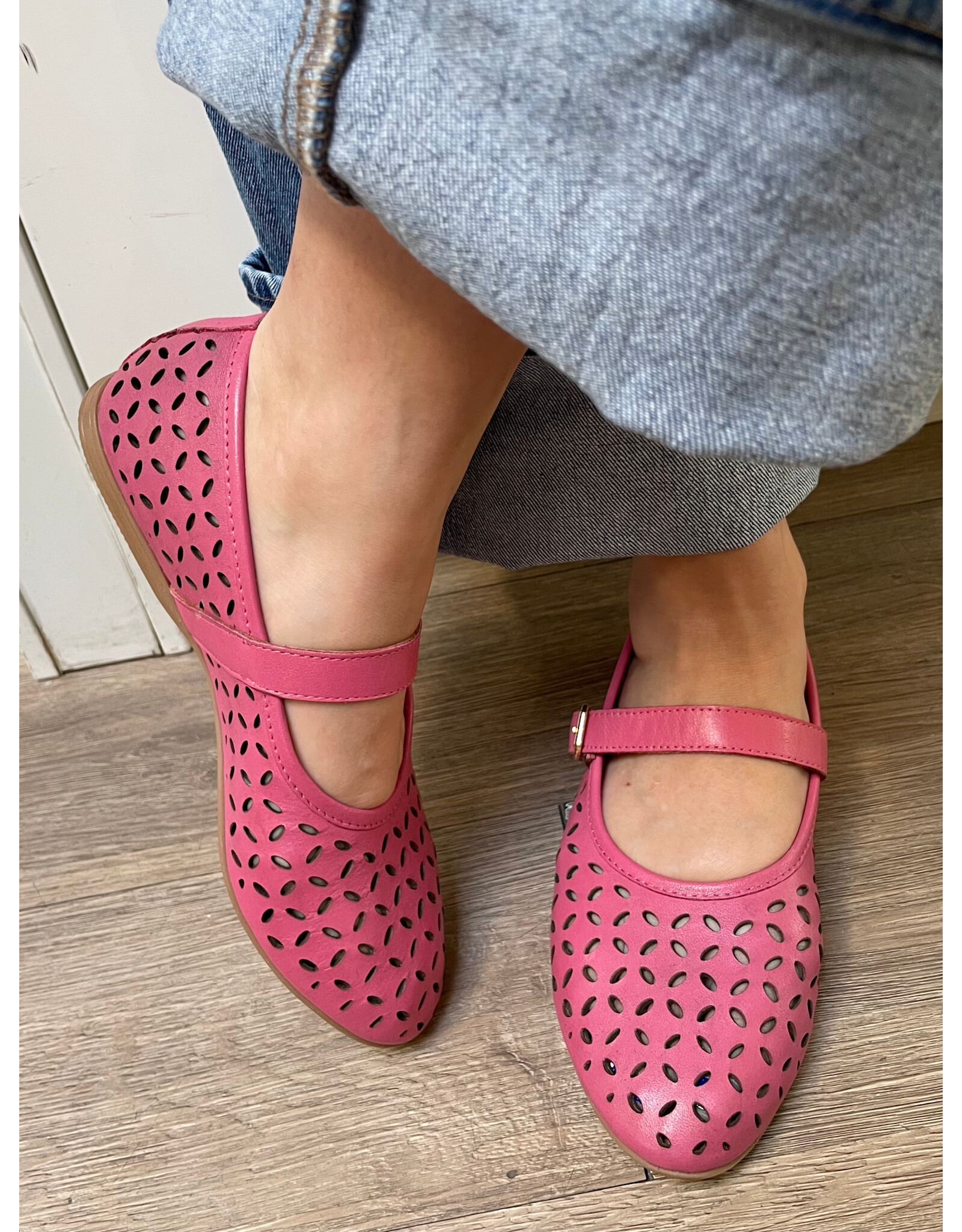 Bueno Bueno - Kehlani Perforated Mary Jane Flat (Bubblegum)