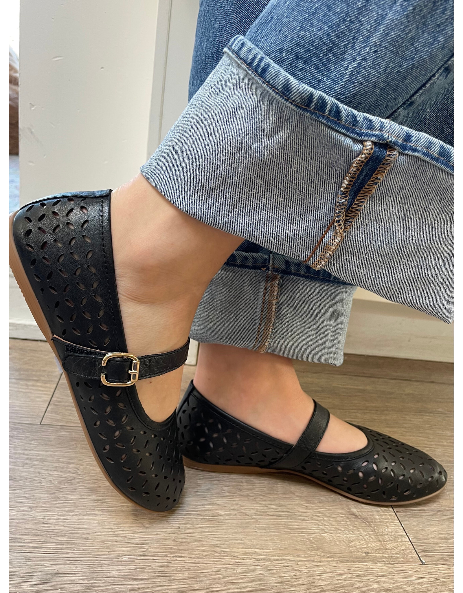 Bueno Bueno - Kehlani Perforated Mary Jane Flat (Black)