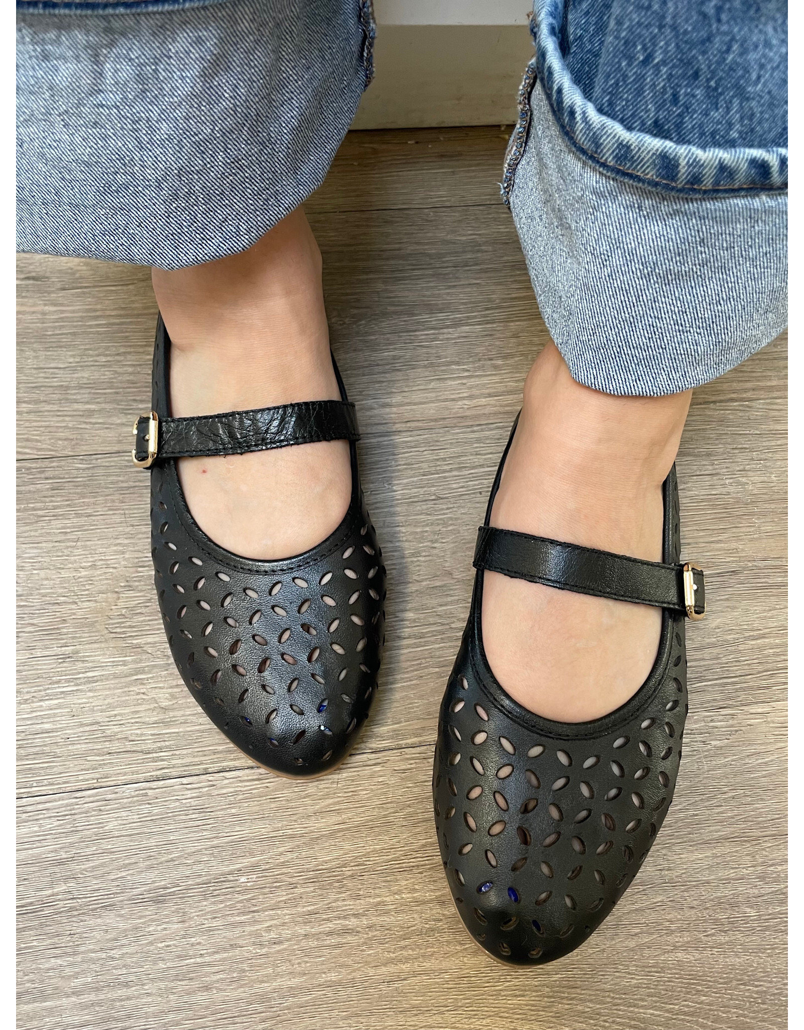 Bueno Bueno - Kehlani Perforated Mary Jane Flat (Black)
