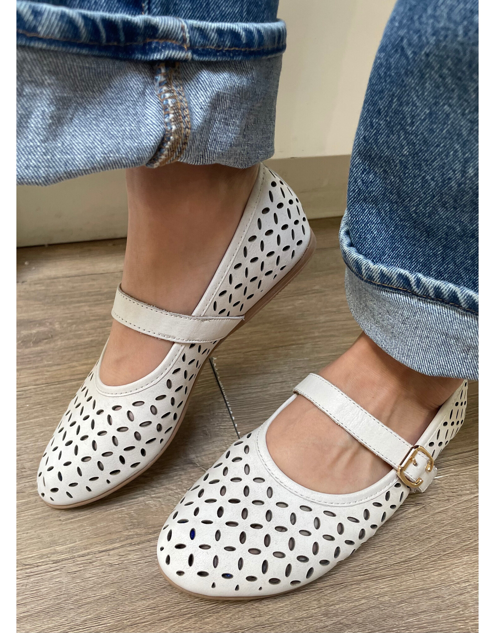 Bueno Bueno - Kehlani Perforated Mary Jane Flat (Ice White)